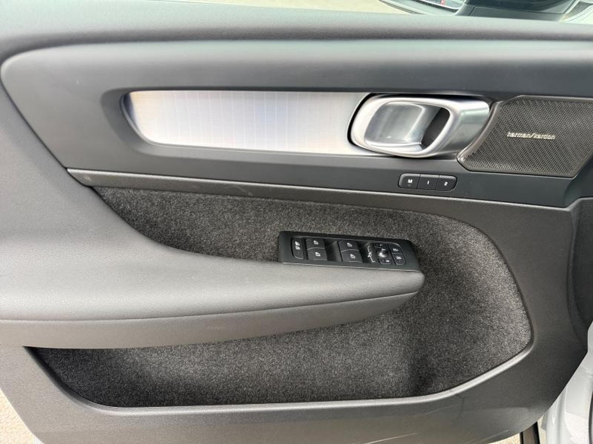 Volvo XC40 B3 Plus Dark / Essence (2025) - Photo 20