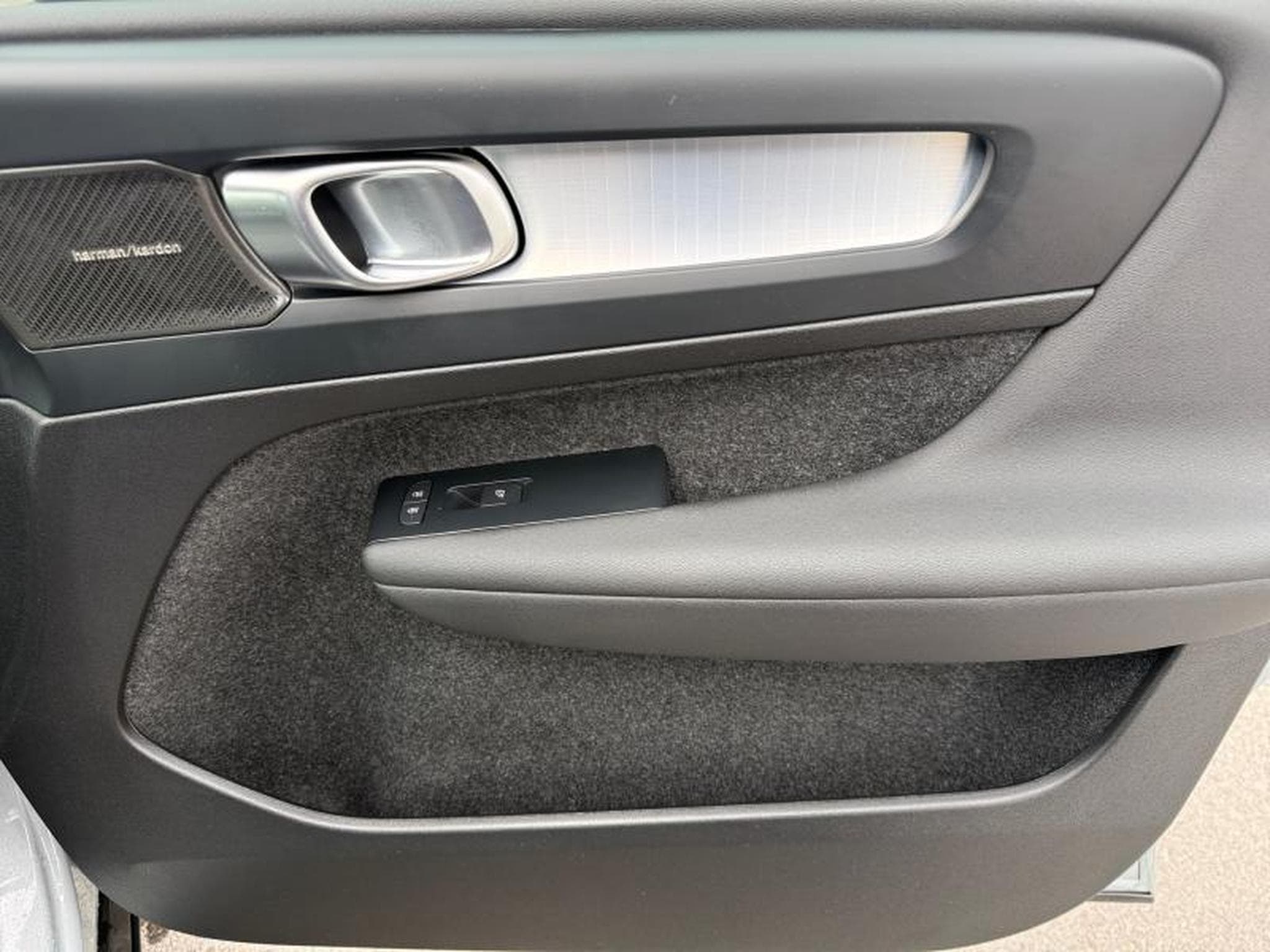 Volvo XC40 B3 Plus Dark / Essence (2025) - Photo 21