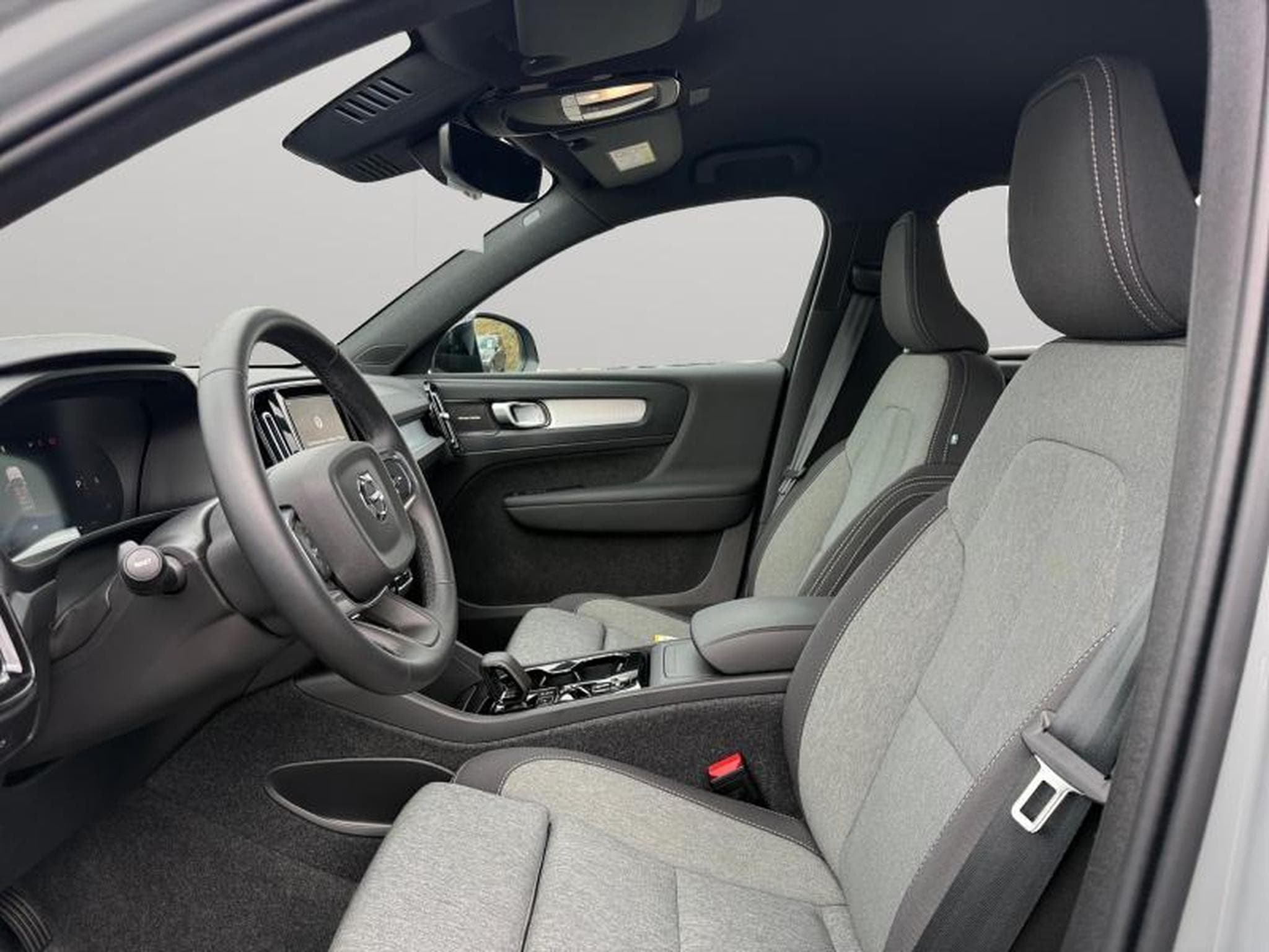 Volvo XC40 B3 Plus Dark / Essence (2025) - Photo 9