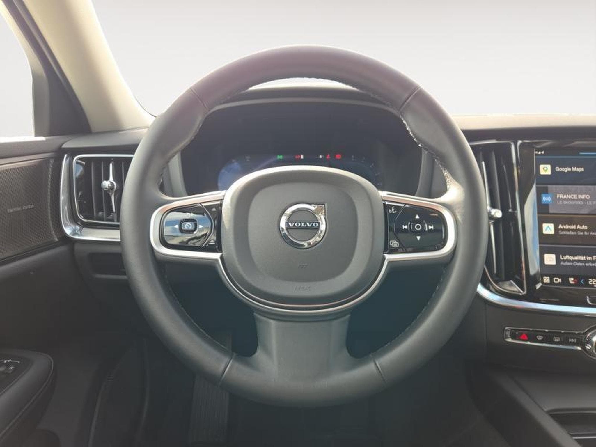 Volvo V60 B4 Plus Dark / Essence (2025) - Photo 12