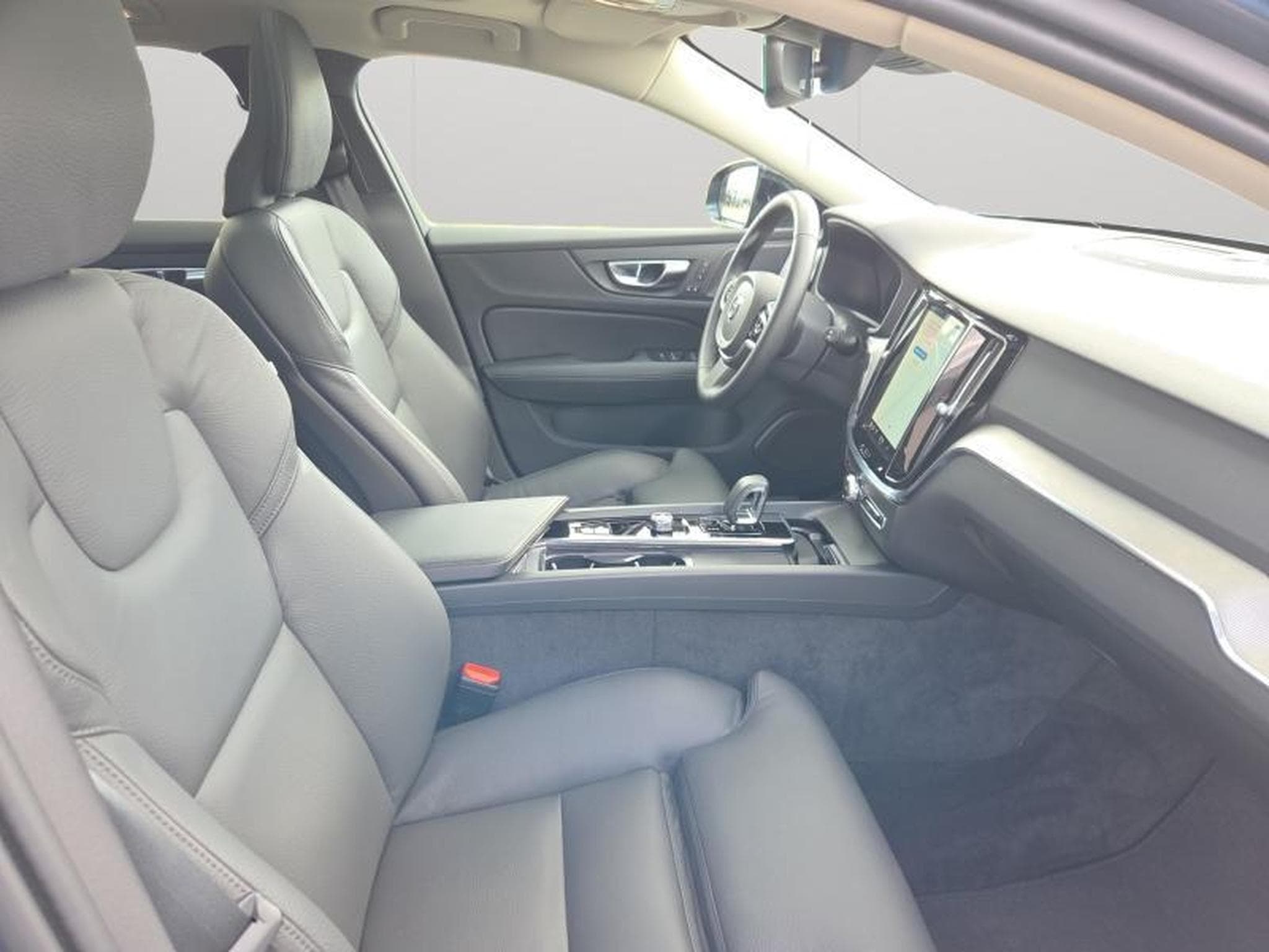 Volvo V60 B4 Plus Dark / Essence (2025) - Photo 15