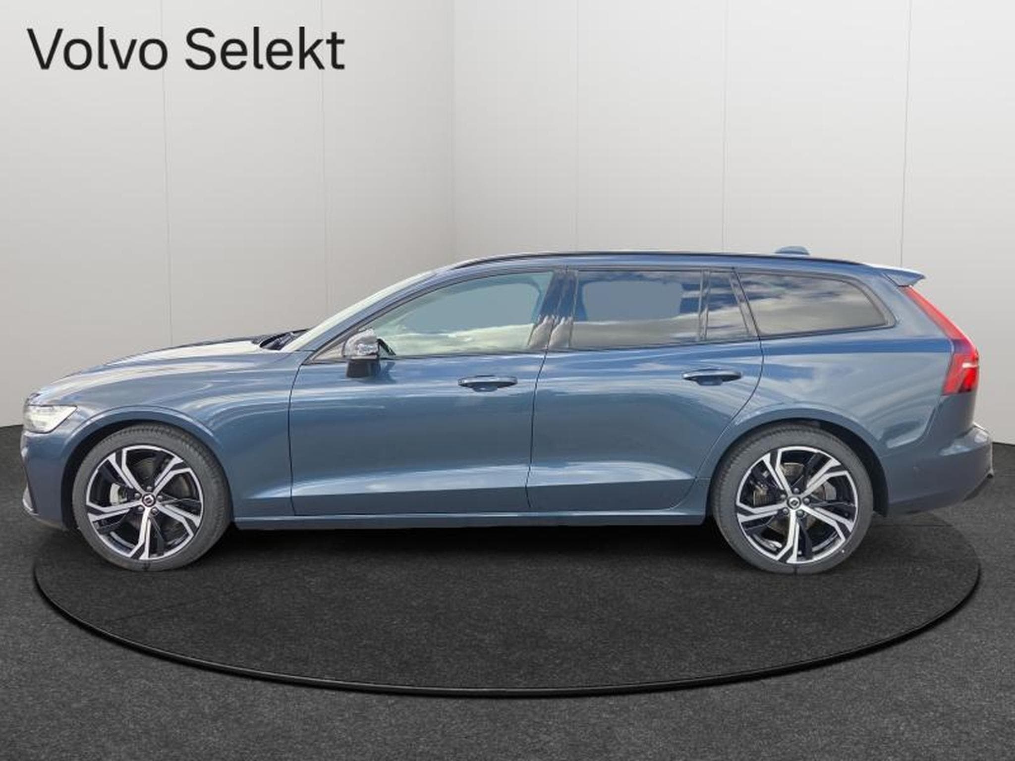 Volvo V60 B4 Plus Dark / Essence (2025) - Photo 2