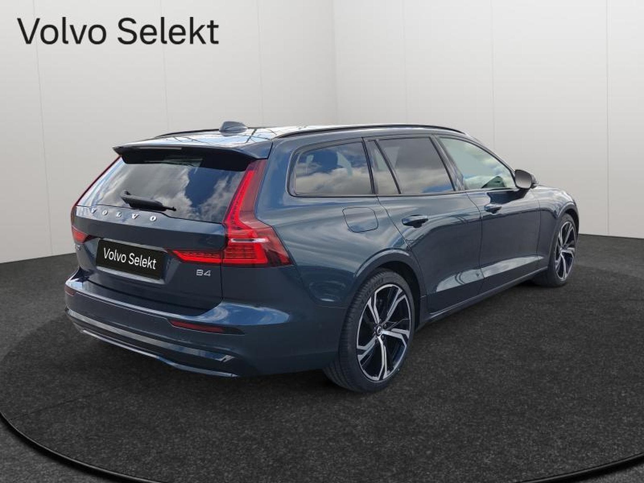 Volvo V60 B4 Plus Dark / Essence (2025) - Photo 5
