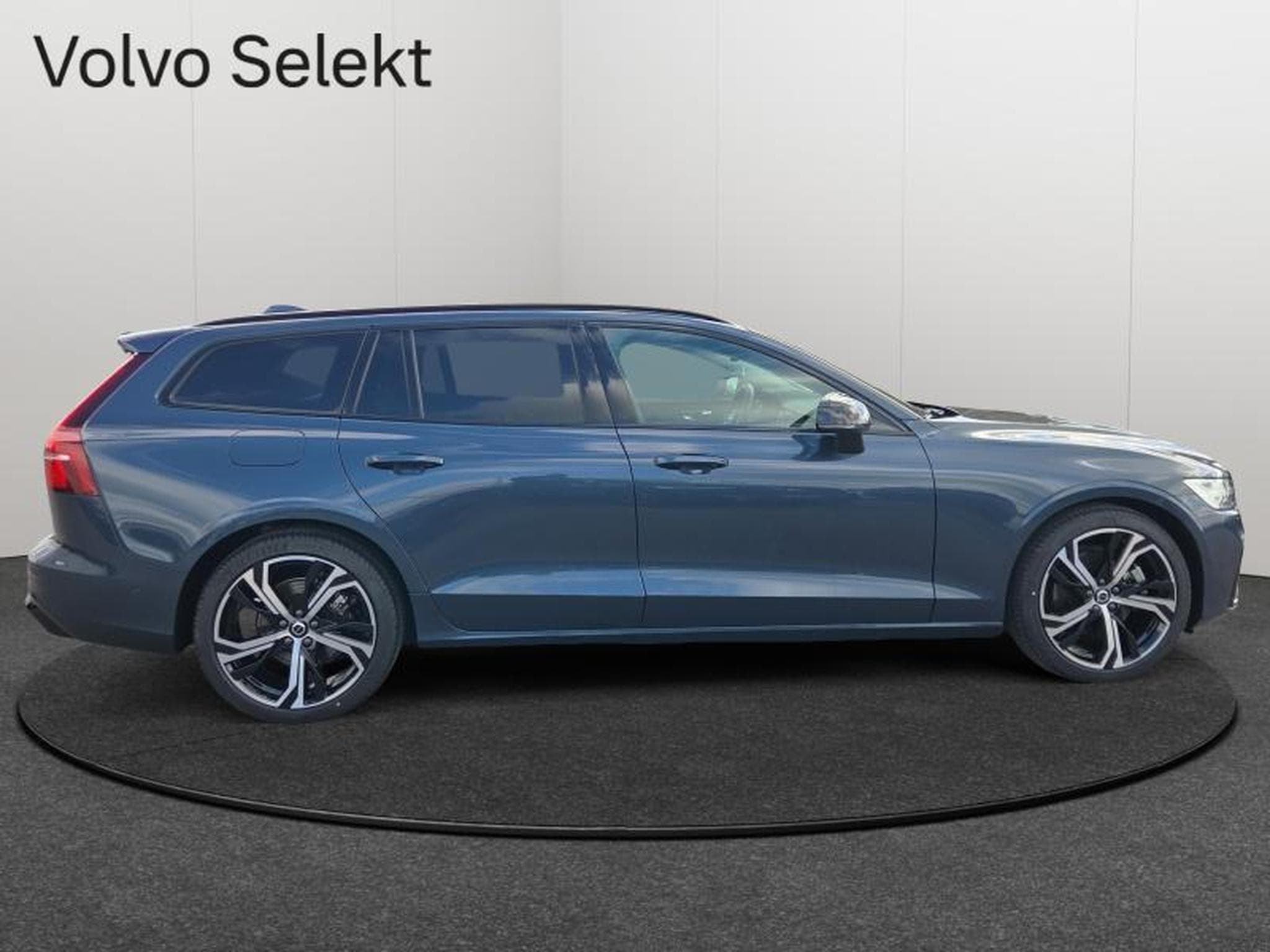 Volvo V60 B4 Plus Dark / Essence (2025) - Photo 6