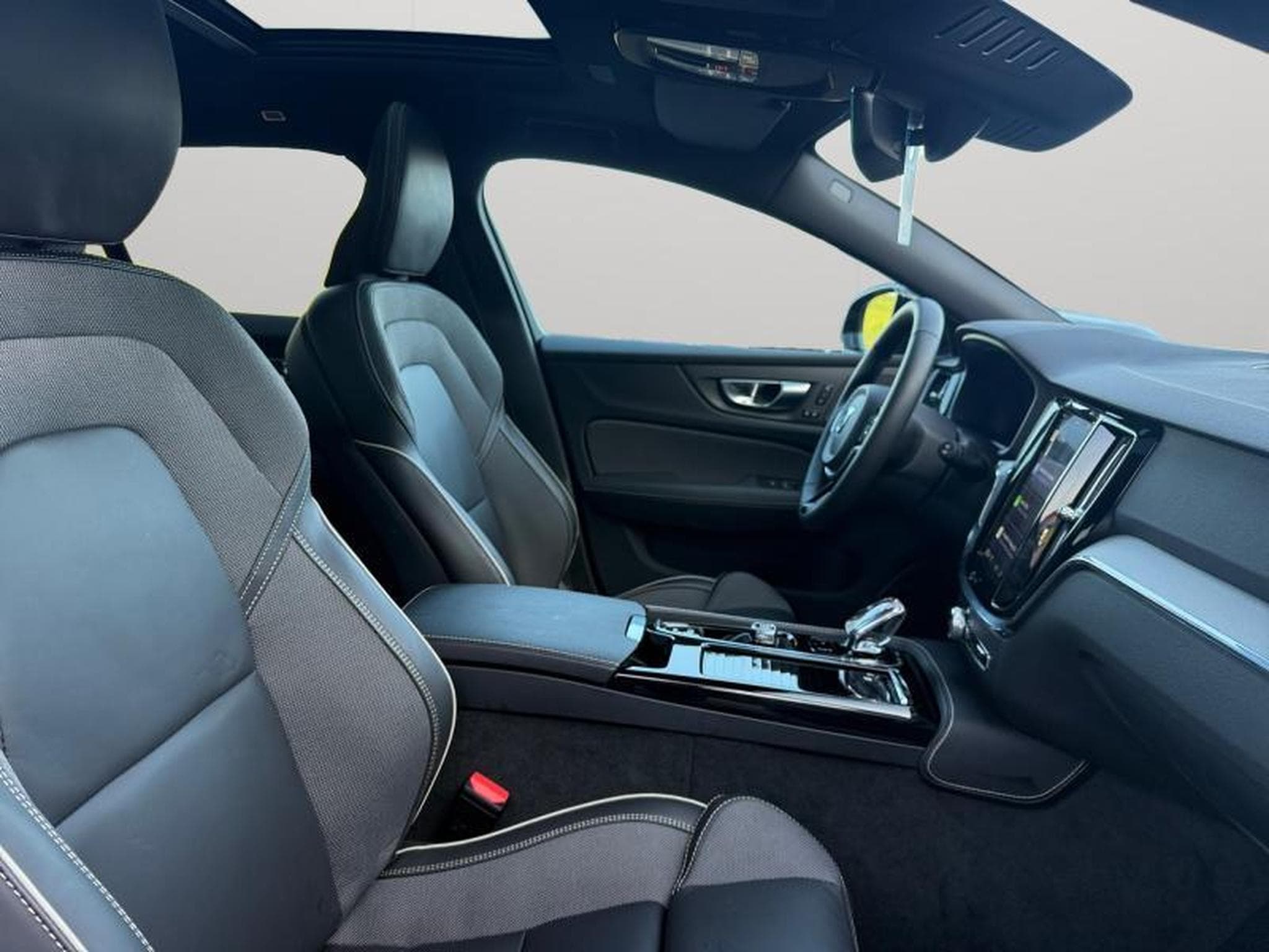 Volvo V60 T6 Plus Dark / Hybride (2025) - Photo 15