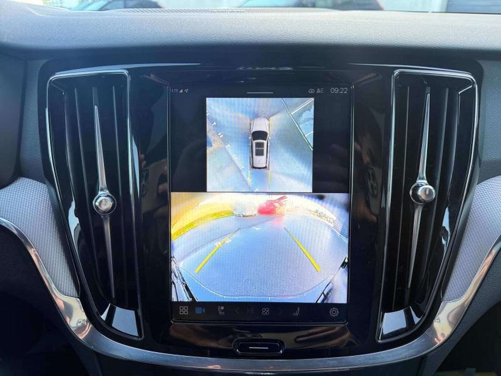 Volvo V60 T6 Plus Dark / Hybride (2025) - Photo 17