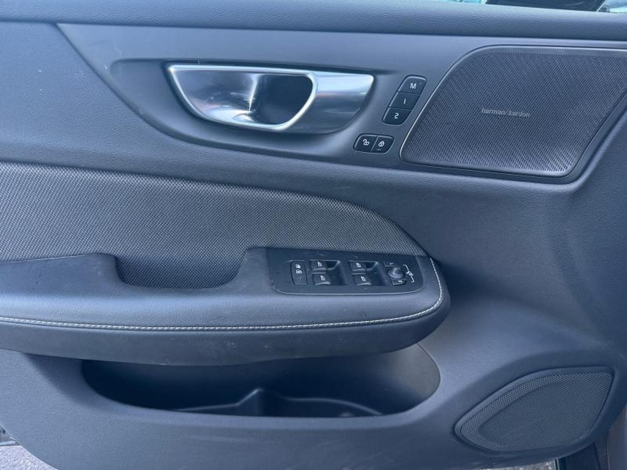 Volvo V60 T6 Plus Dark / Hybride (2025) - Photo 20