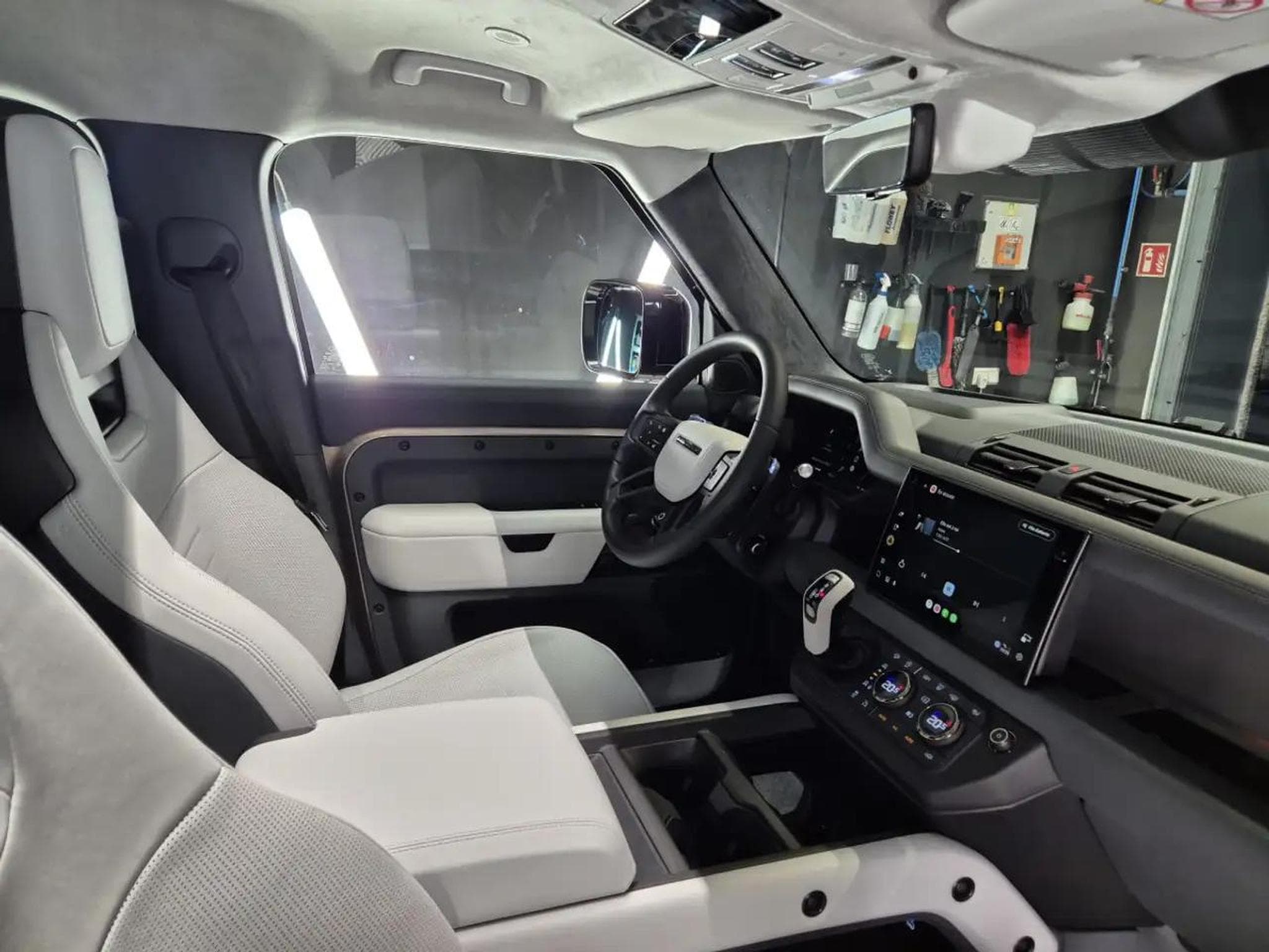 Land-Rover Defender (2025) - Photo 15