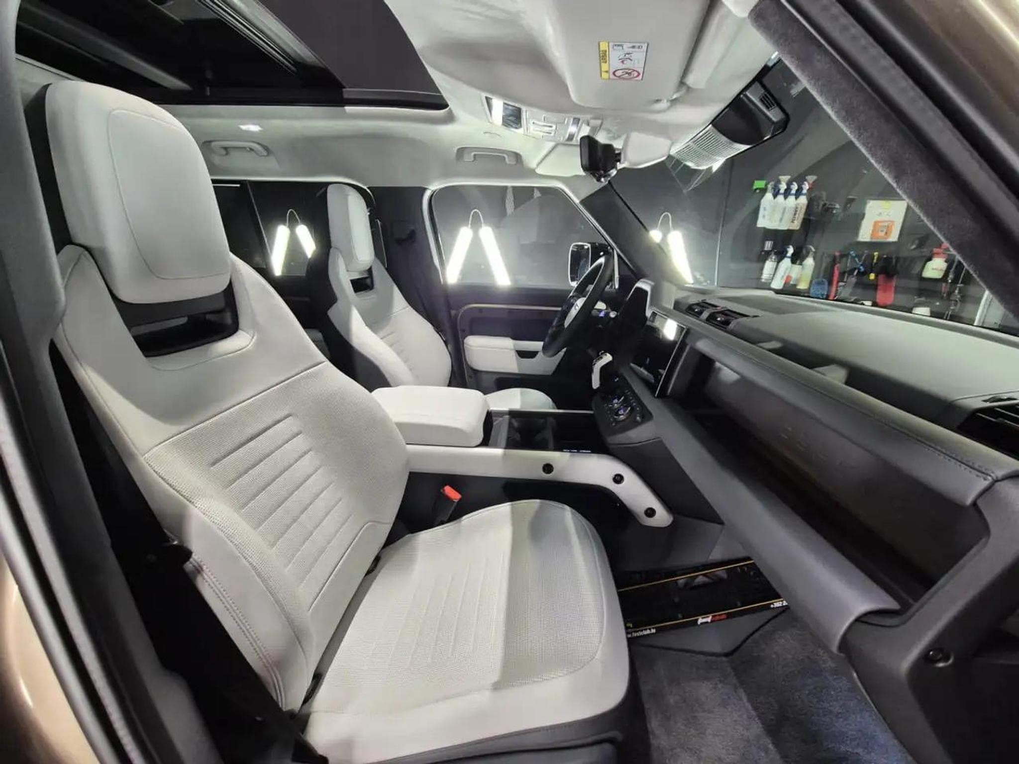 Land-Rover Defender (2025) - Photo 16