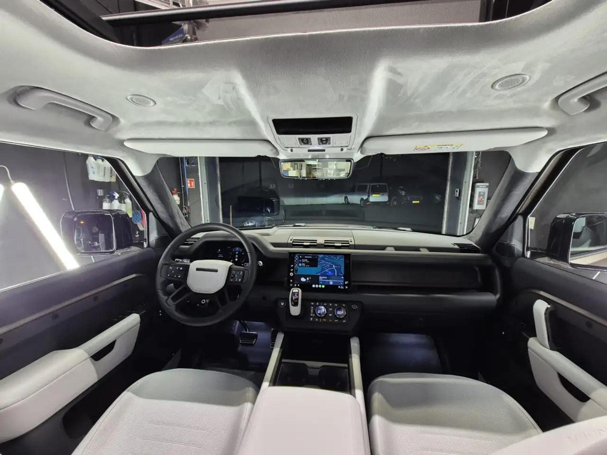 Land-Rover Defender (2025) - Photo 25