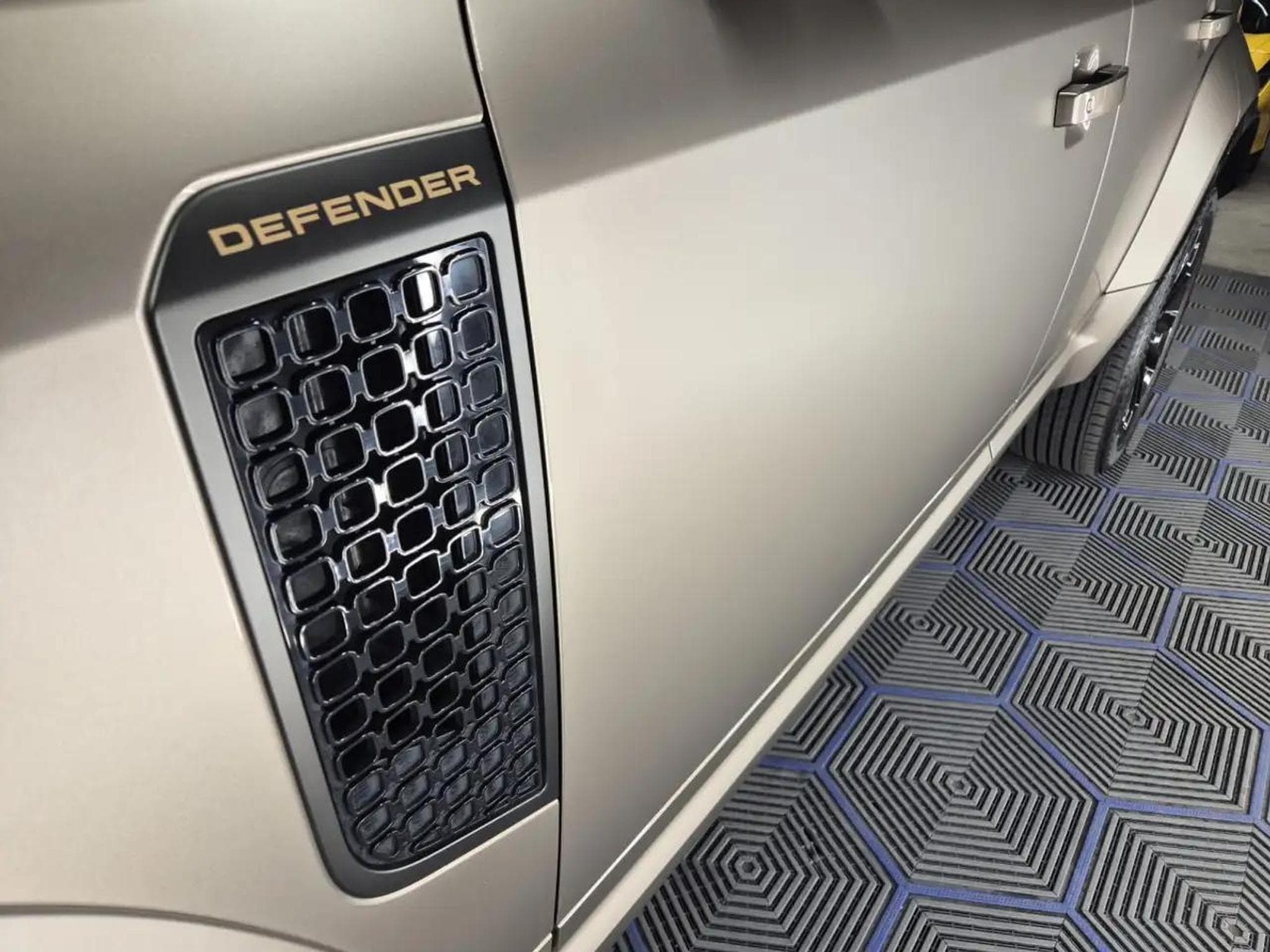 Land-Rover Defender (2025) - Photo 5