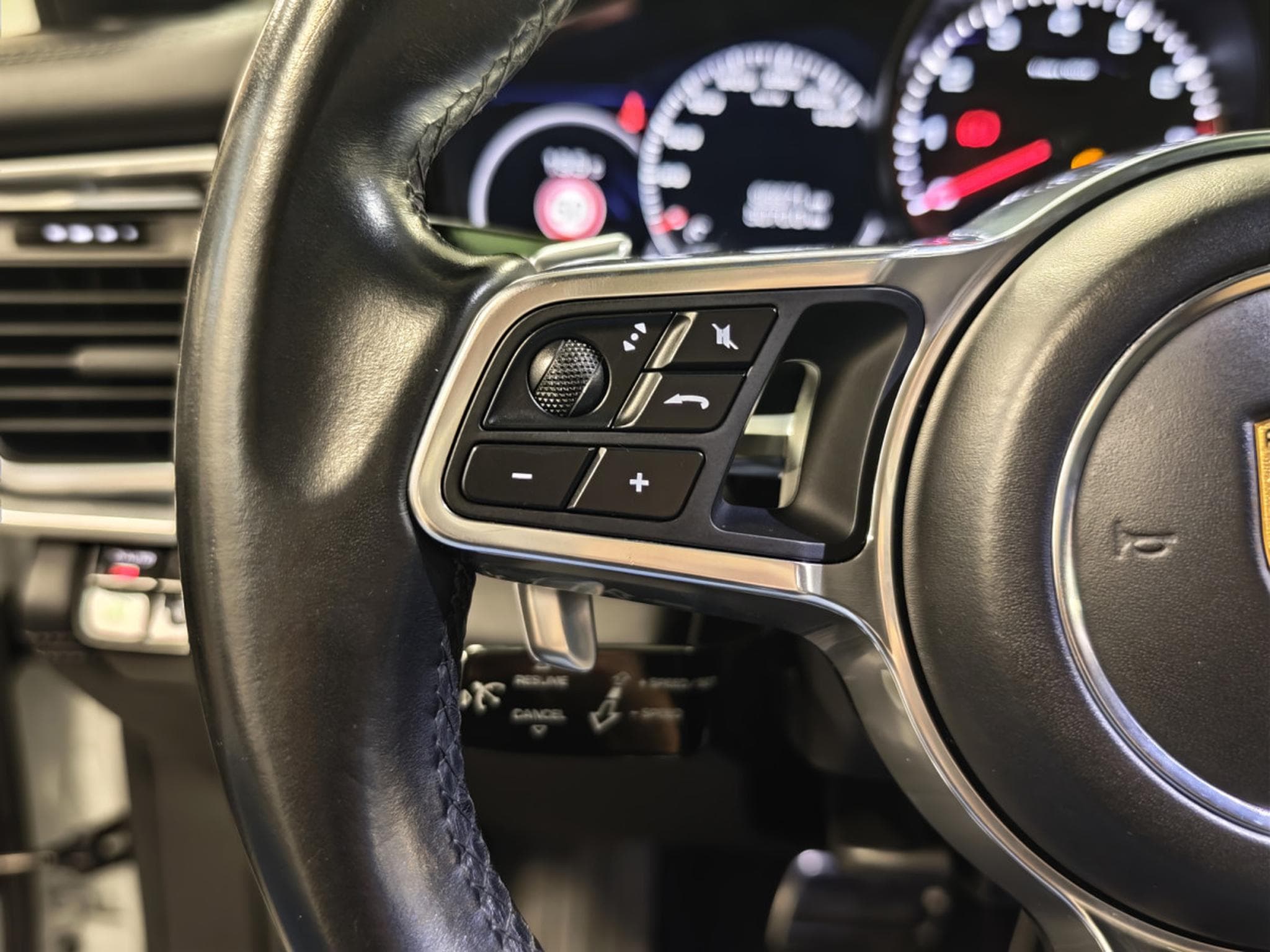 Porsche Panamera Panamera S4 (2017) - Photo 15