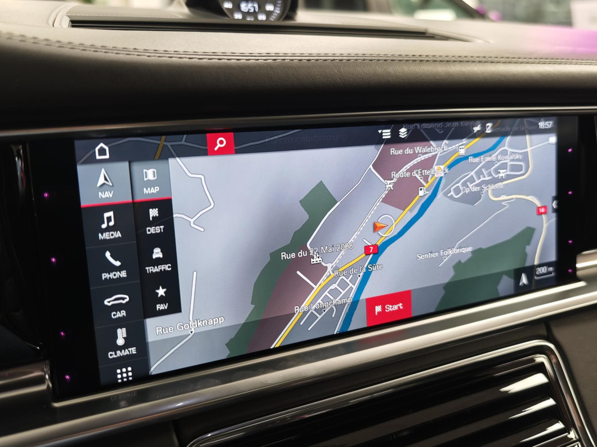 Porsche Panamera Panamera S4 (2017) - Photo 24