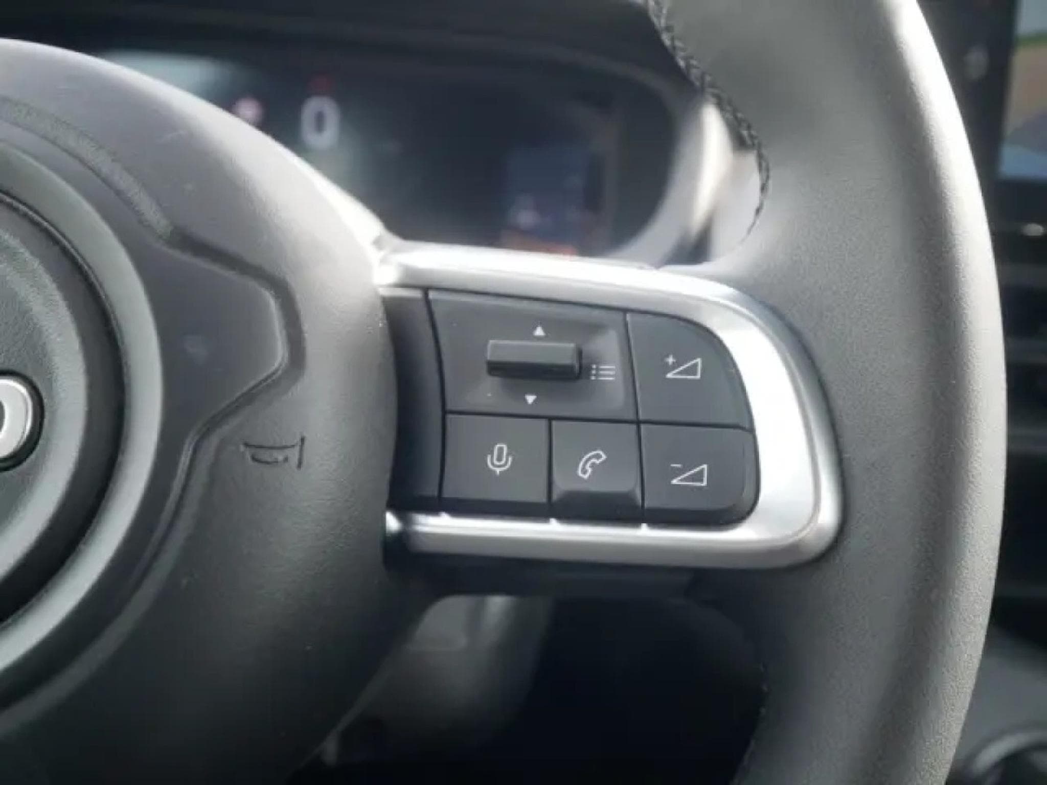 Jeep Avenger ALTITUDE 1.2 (2024) - Photo 16