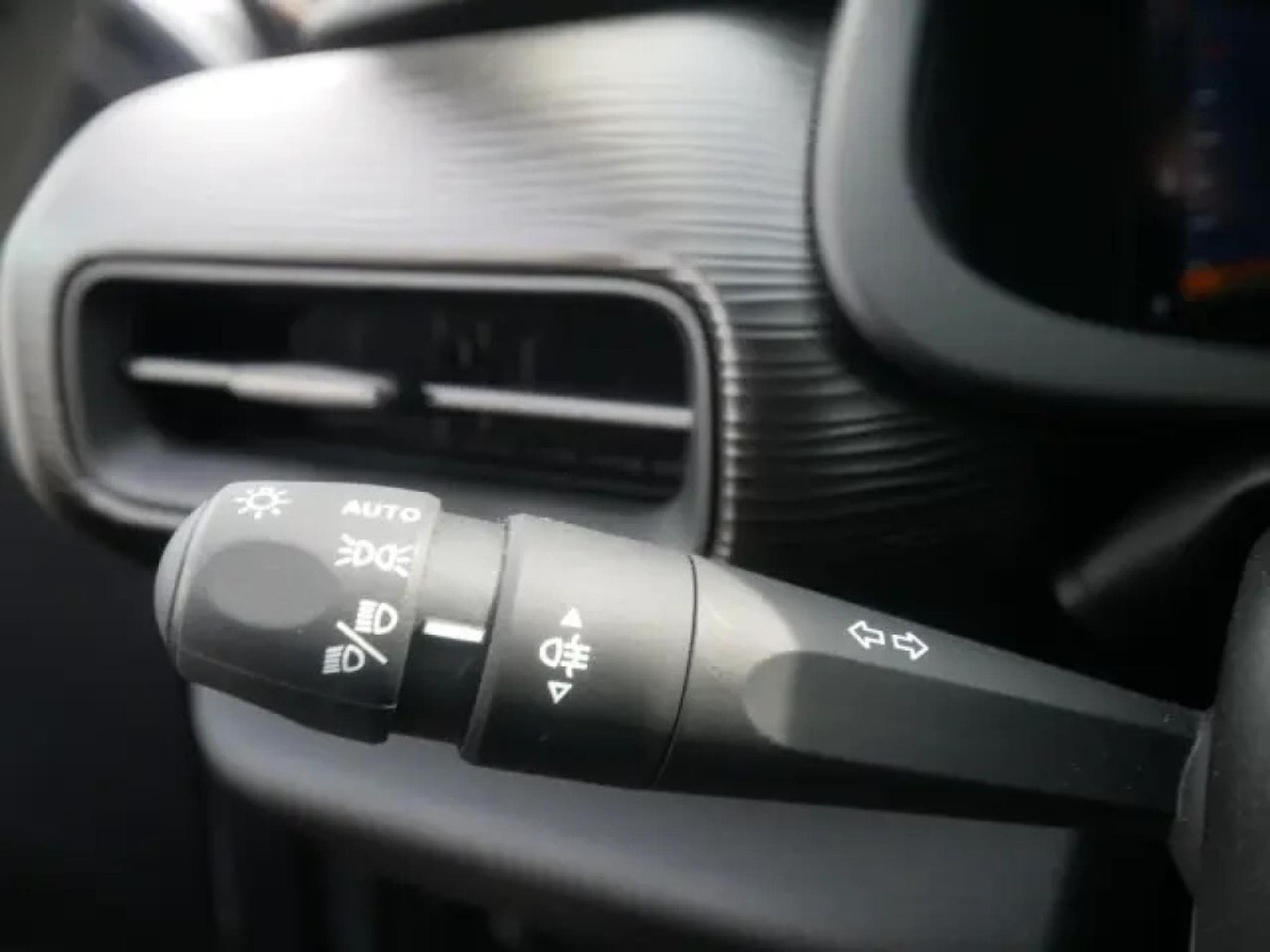 Jeep Avenger ALTITUDE 1.2 (2024) - Photo 17