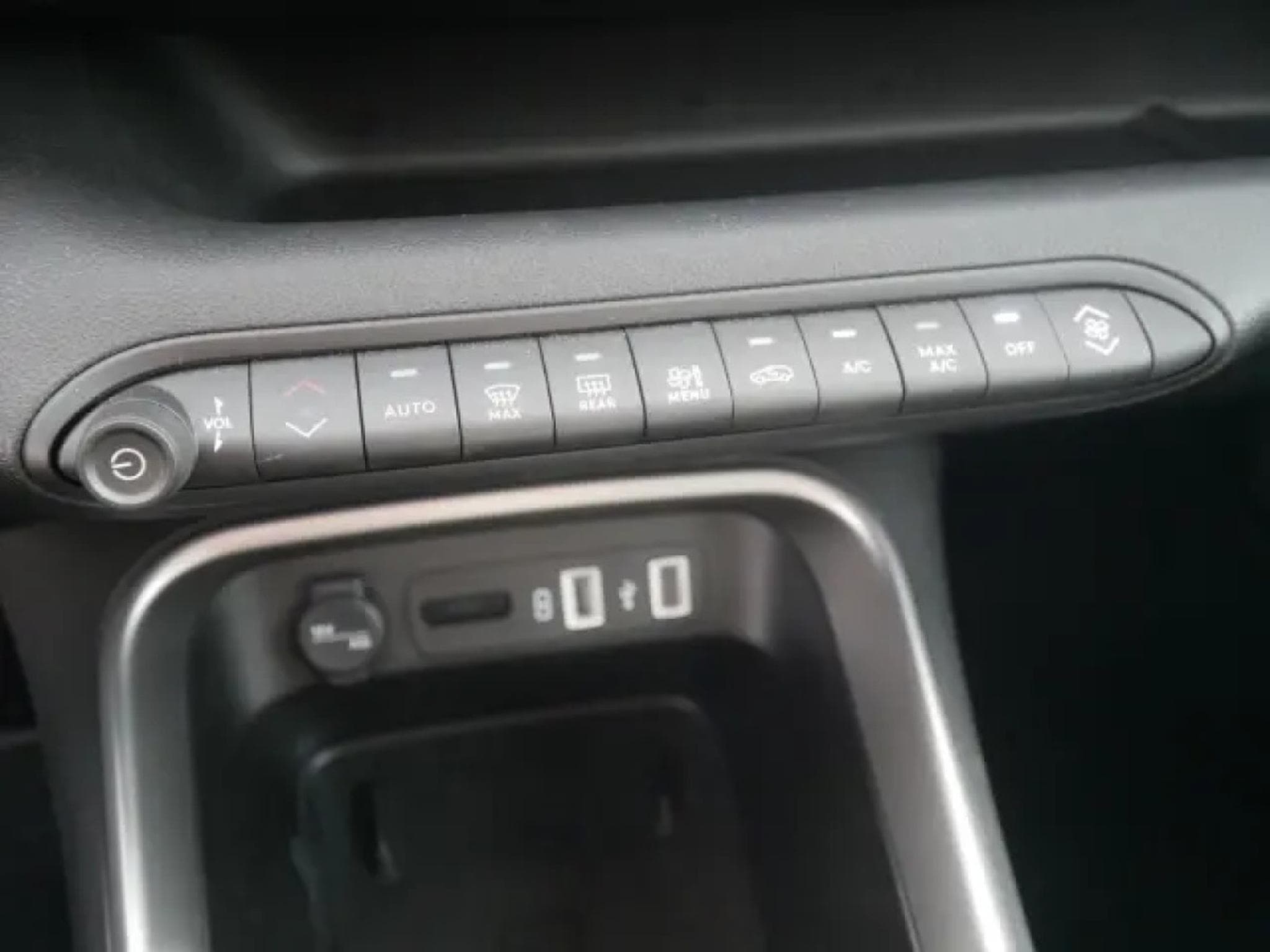 Jeep Avenger ALTITUDE 1.2 (2024) - Photo 20