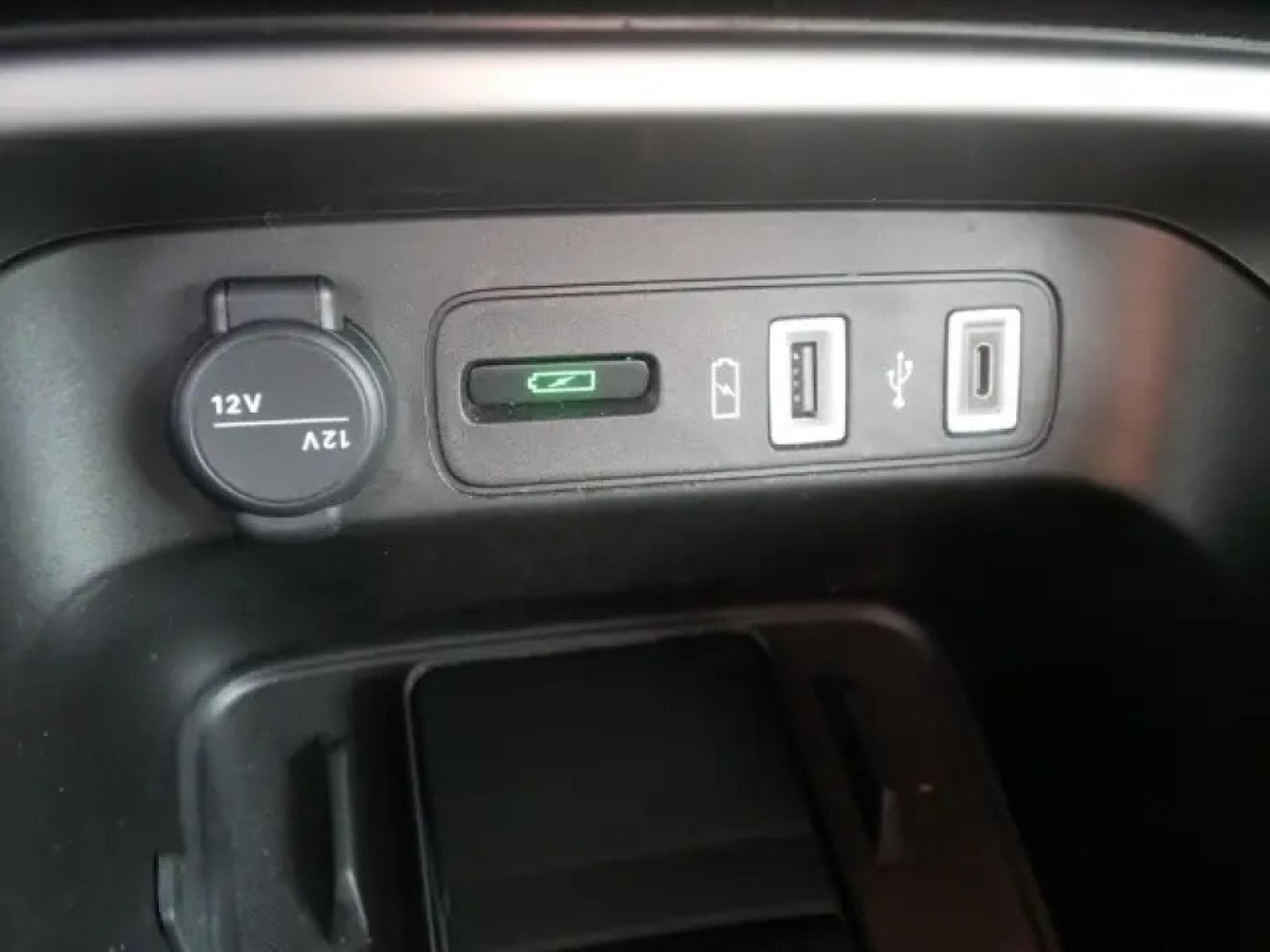 Jeep Avenger ALTITUDE 1.2 (2024) - Photo 21