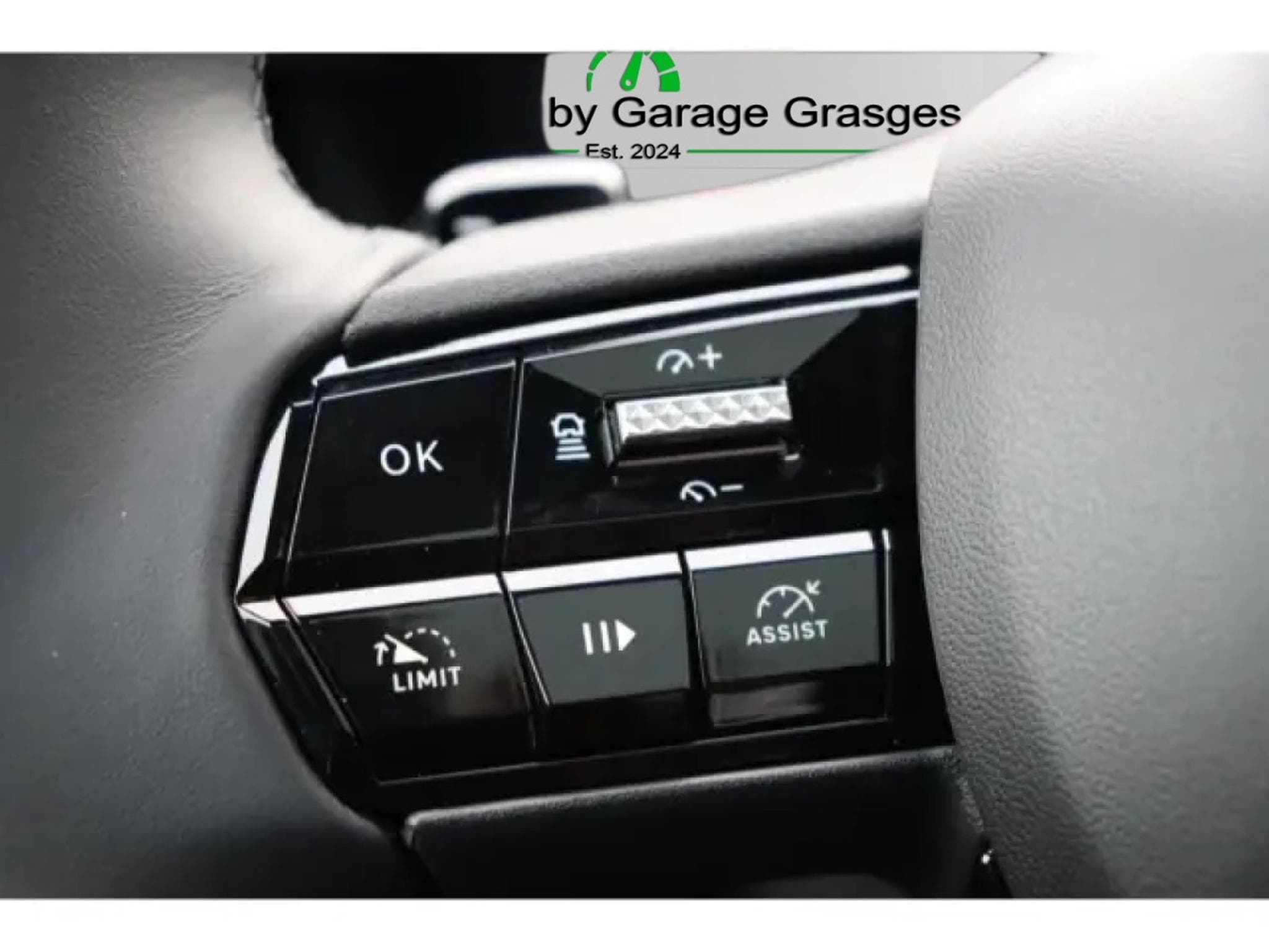 Alfa-Romeo Junior Ibrida Speciale 1.2 VGT (2025) - Photo 16