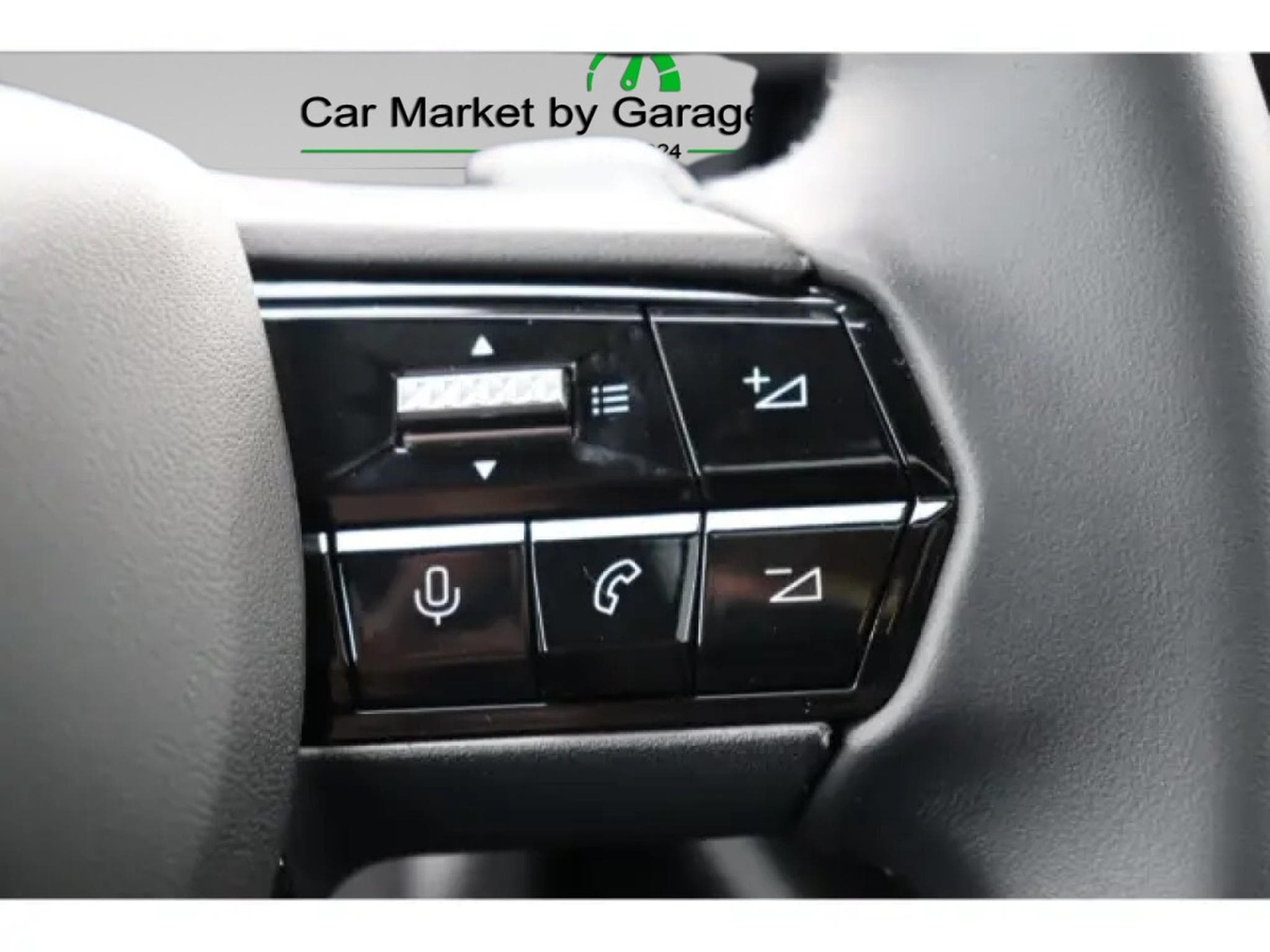 Alfa-Romeo Junior Ibrida Speciale 1.2 VGT (2025) - Photo 17