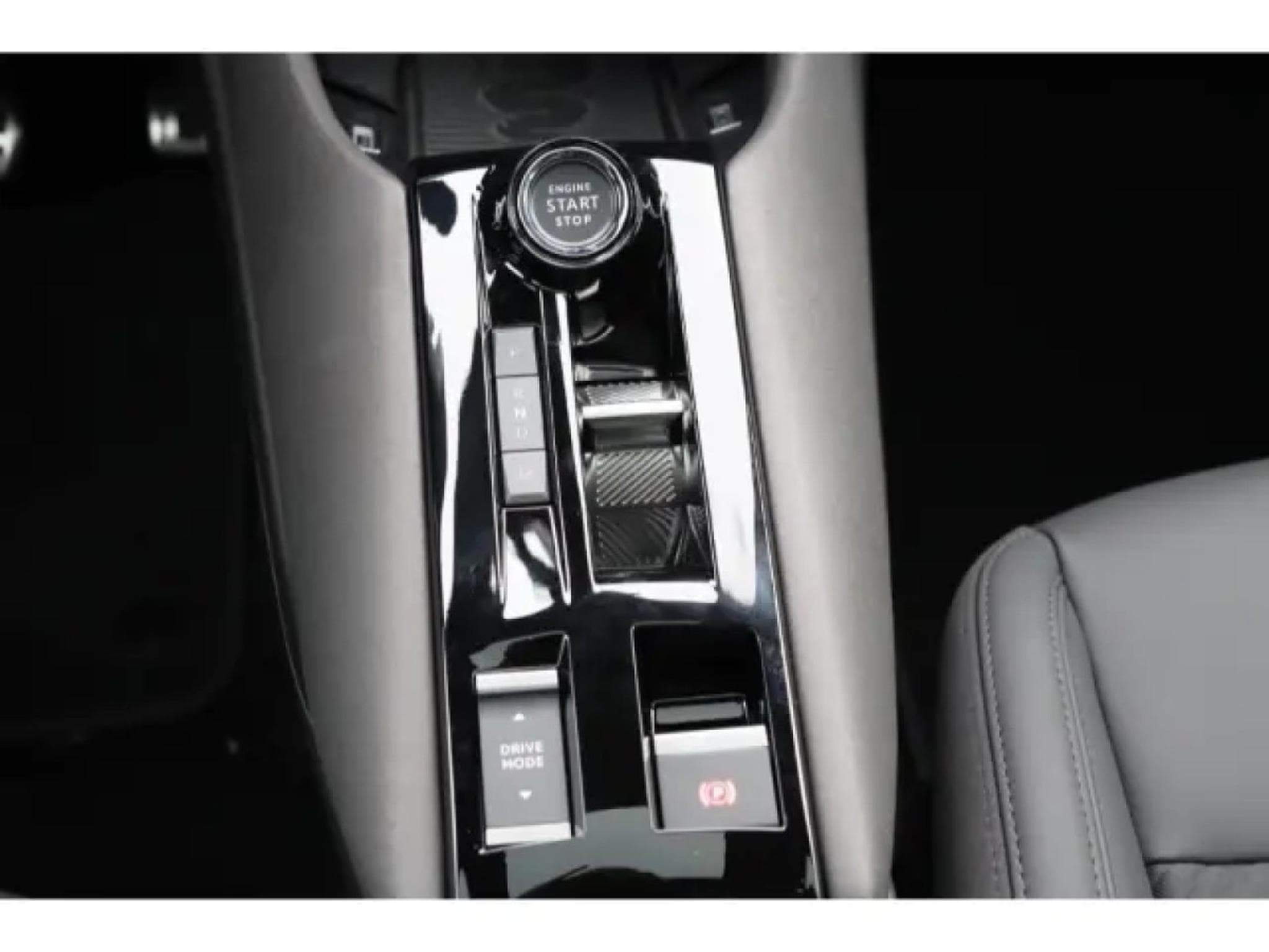 Alfa-Romeo Junior Ibrida Speciale 1.2 VGT (2025) - Photo 22