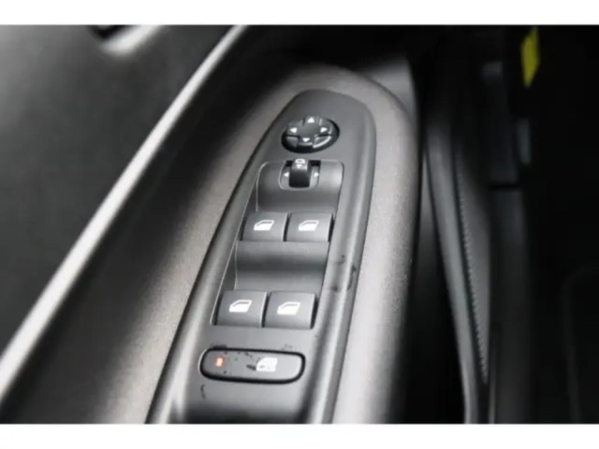 Alfa-Romeo Junior Ibrida Speciale 1.2 VGT (2025) - Photo 23