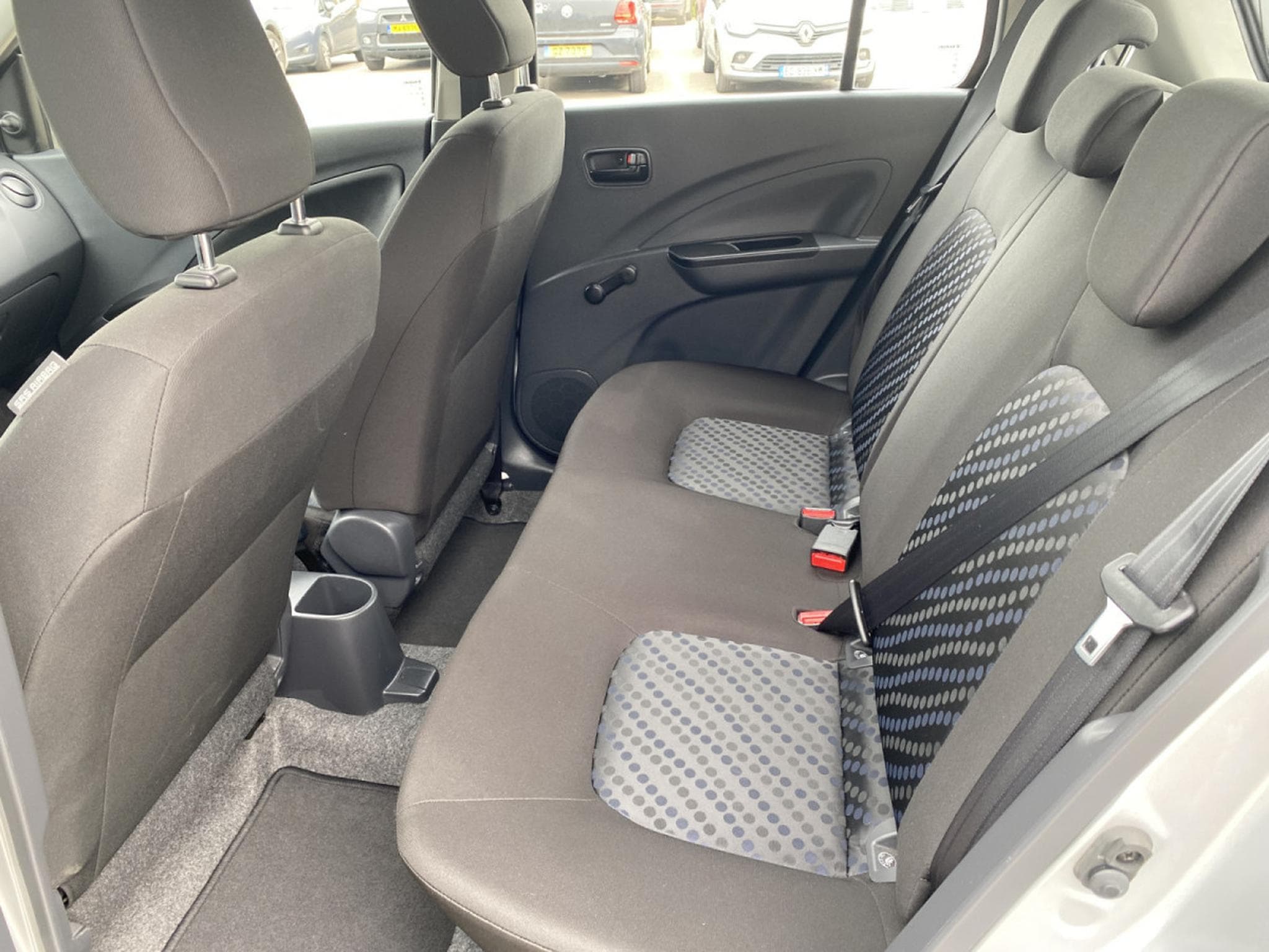 Suzuki Celerio 1.0i Comfort AC Att. Rem. (2018) - Foto 12