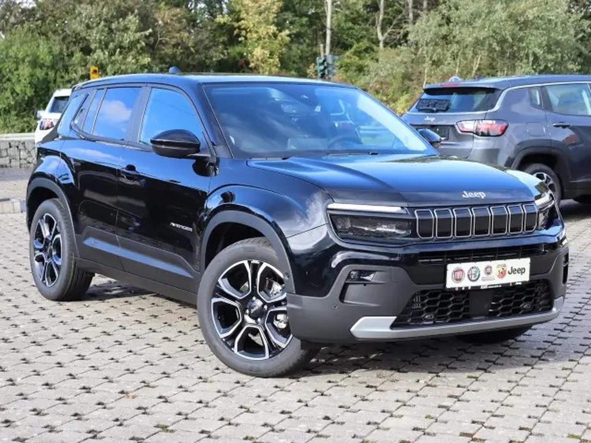 Jeep Avenger Summit e-Hybrid 1.2 (2025) - Photo 1