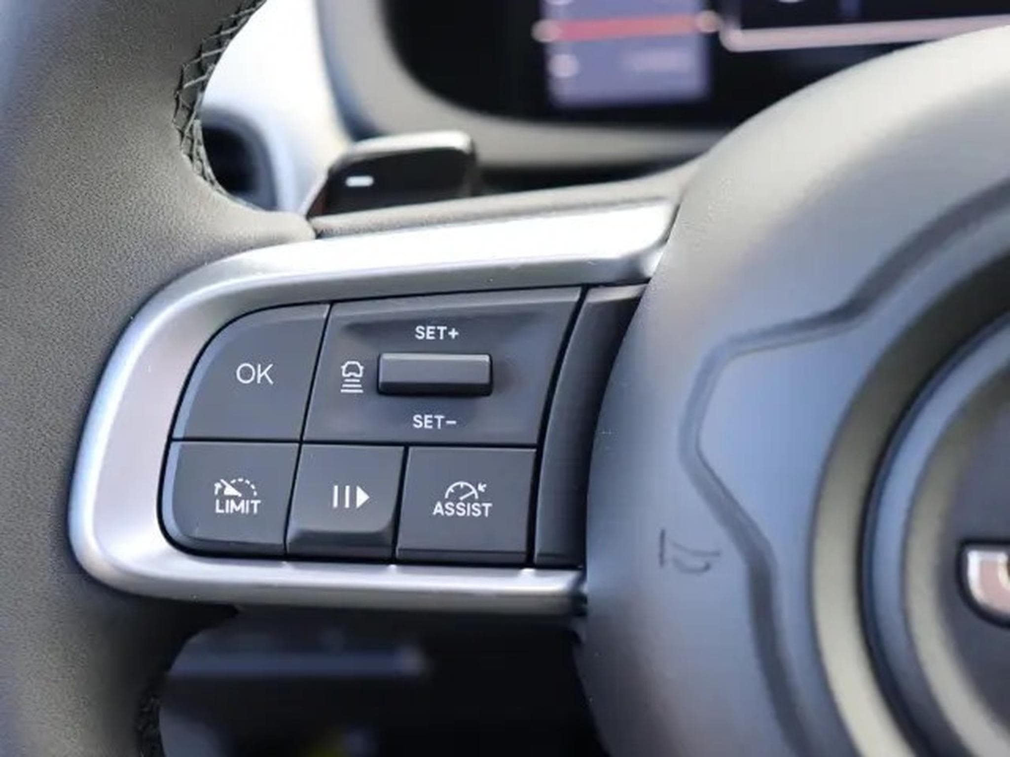 Jeep Avenger Summit e-Hybrid 1.2 (2025) - Photo 15