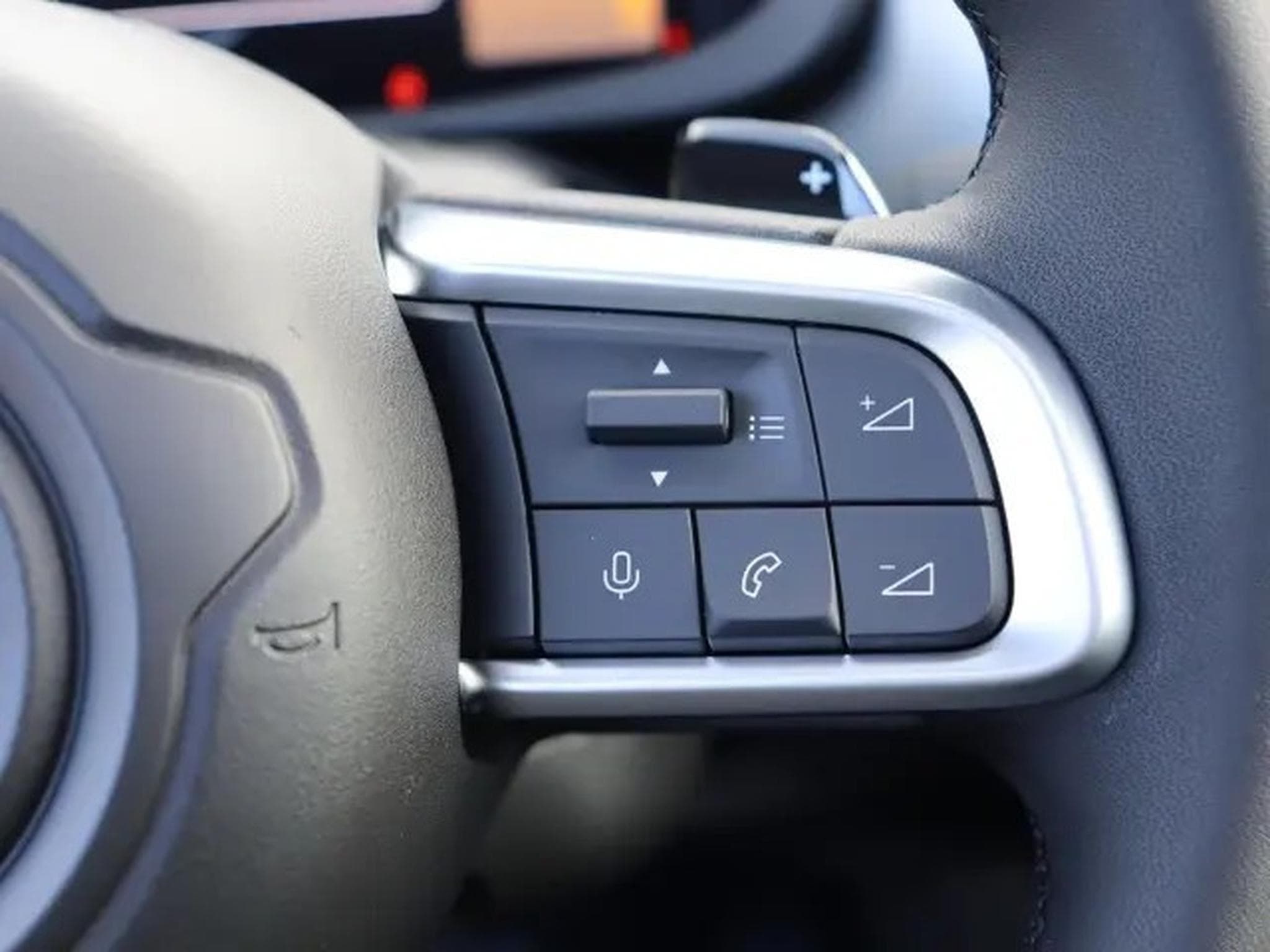 Jeep Avenger Summit e-Hybrid 1.2 (2025) - Photo 16