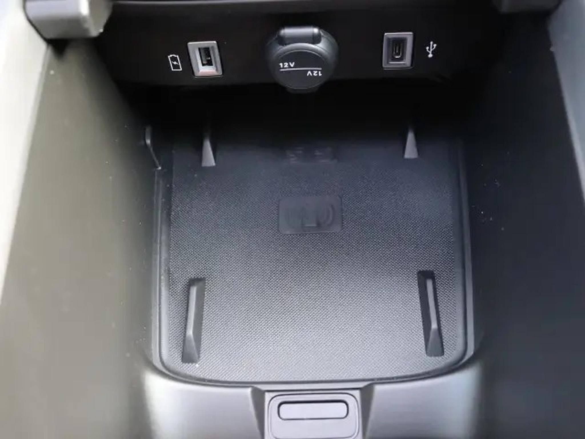 Jeep Avenger Summit e-Hybrid 1.2 (2025) - Photo 21