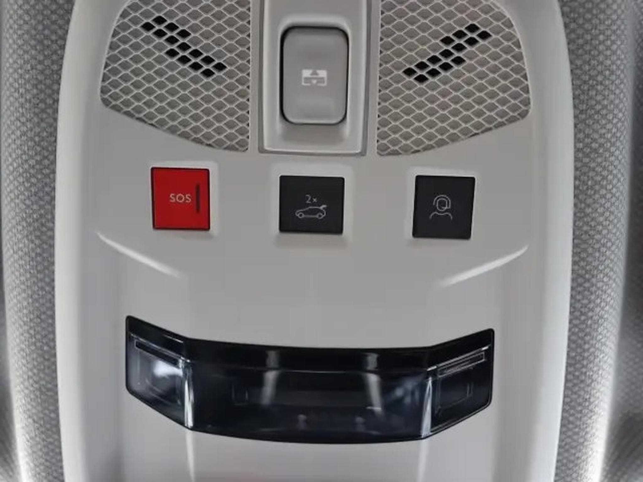 Jeep Avenger Summit e-Hybrid 1.2 (2025) - Photo 22