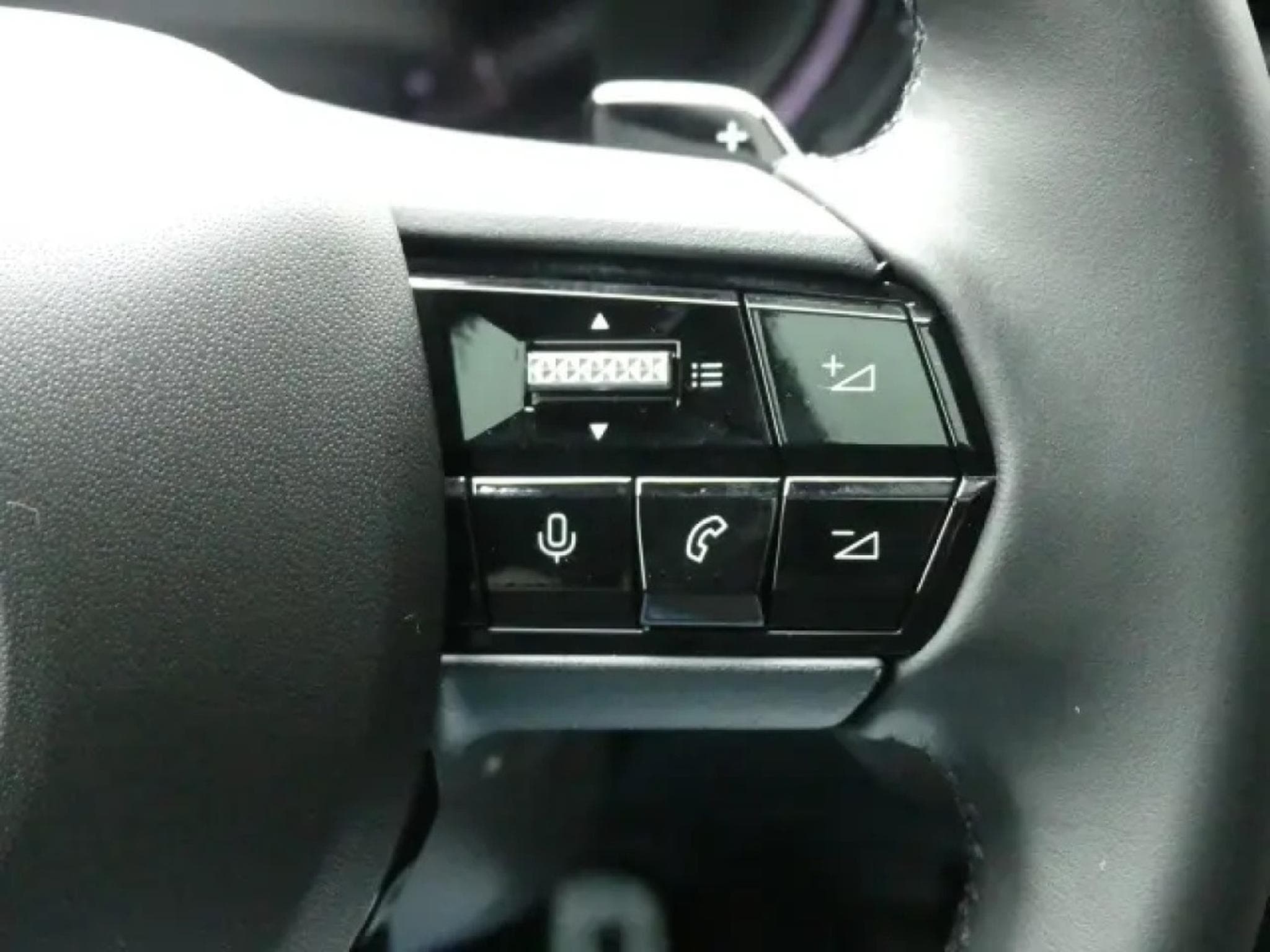 Alfa-Romeo Junior Ibrida 1.2 VGT Q4 (2026) - Photo 17