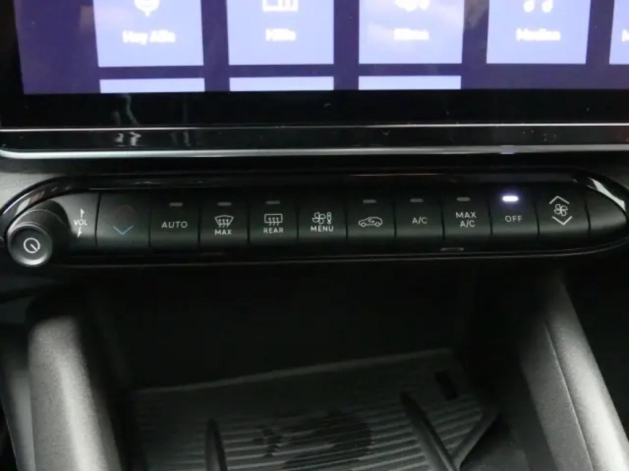 Alfa-Romeo Junior Ibrida 1.2 VGT Q4 (2026) - Photo 22