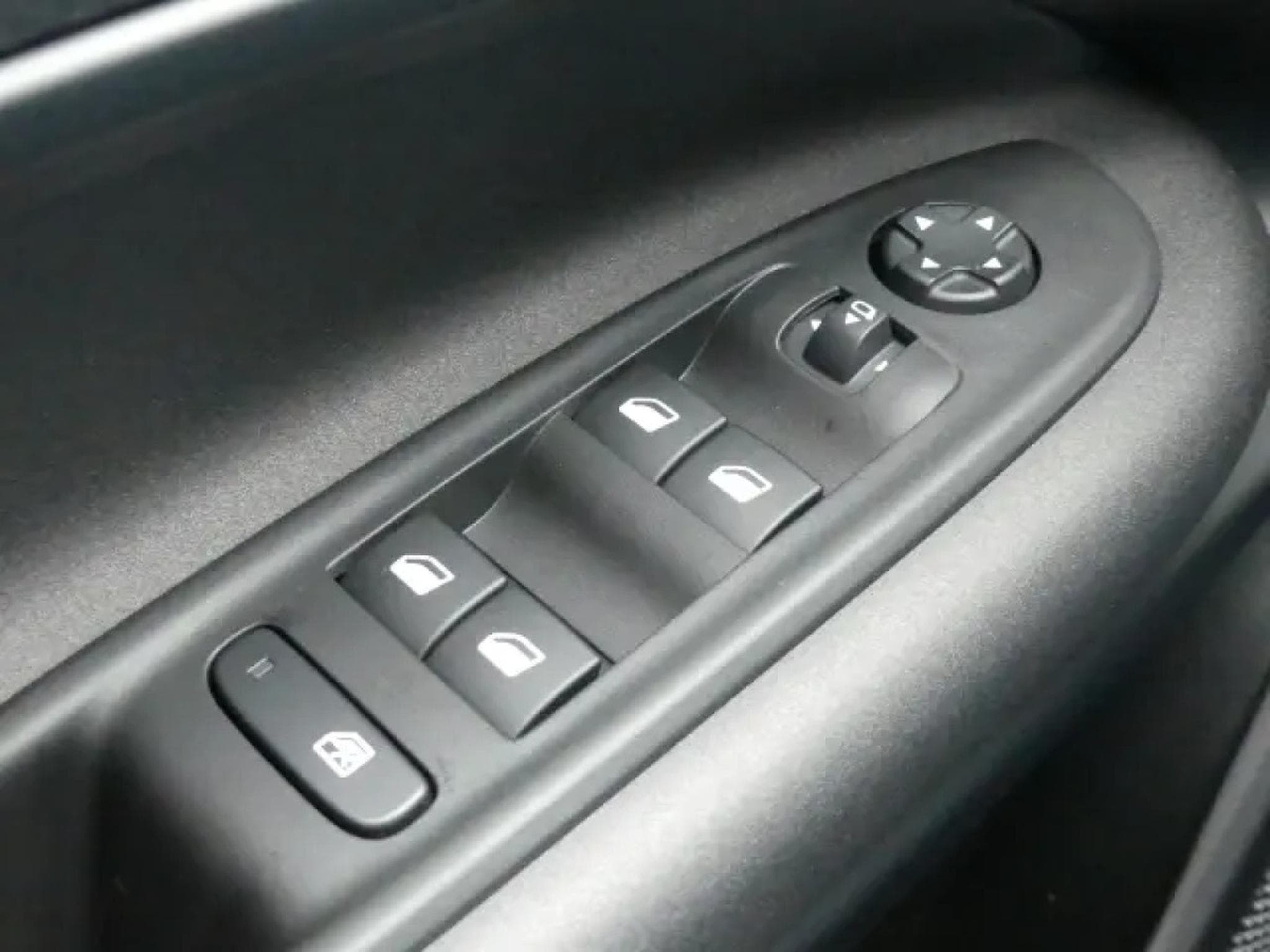 Alfa-Romeo Junior Ibrida 1.2 VGT Q4 (2026) - Photo 24