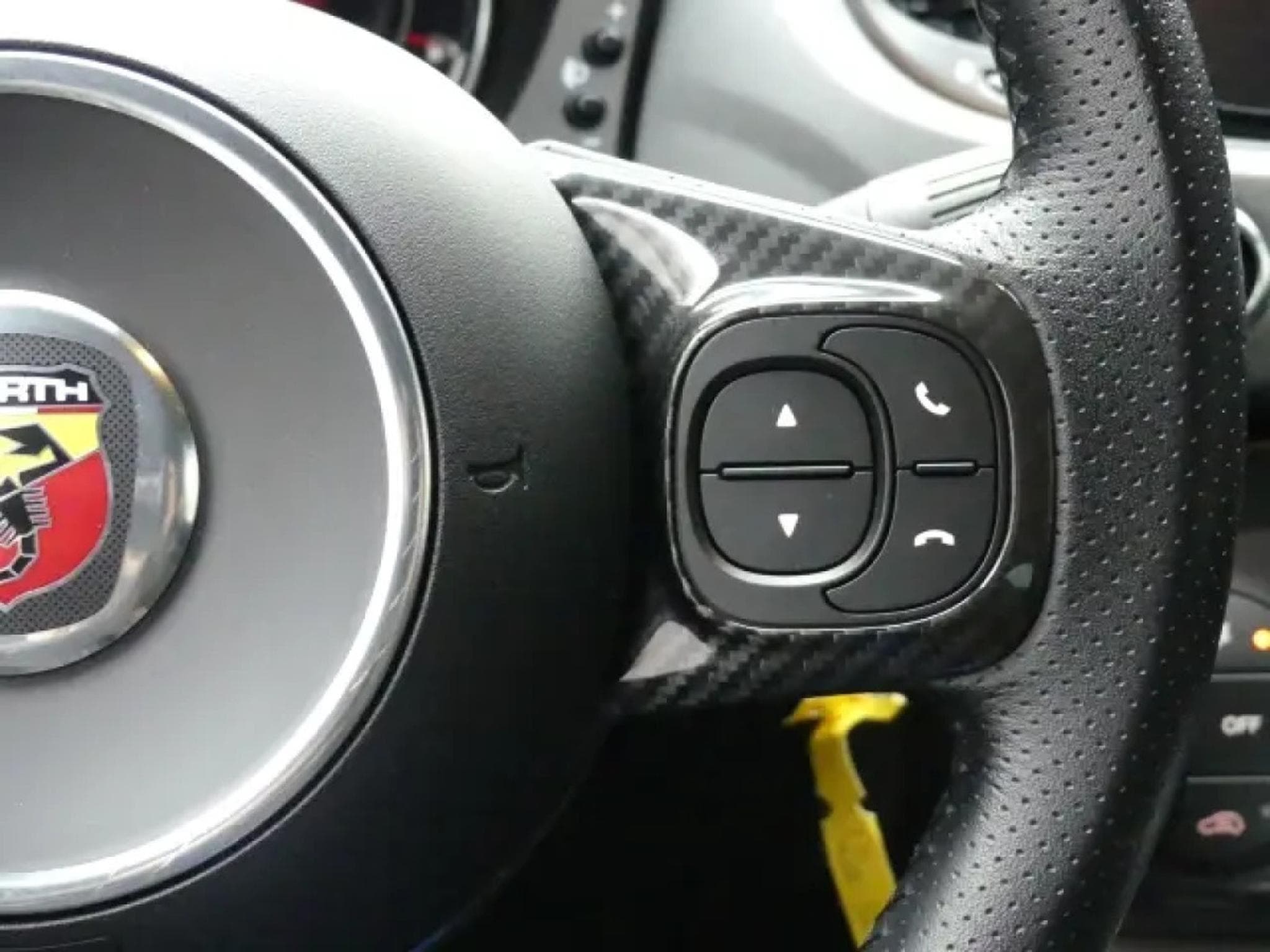 Abarth 695 1.4 T-JET 180 (2023) - Photo 16