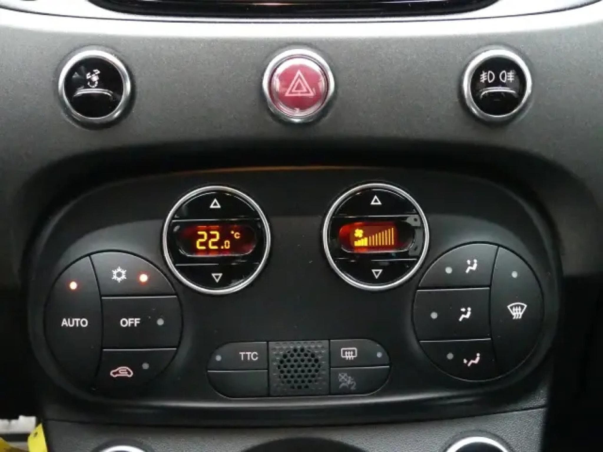 Abarth 695 1.4 T-JET 180 (2023) - Photo 23