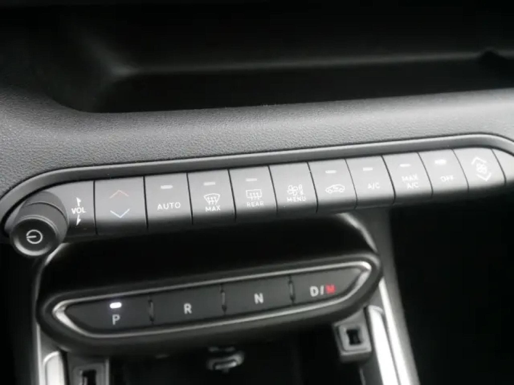 Jeep Avenger OVERLAND 1.2 4xe HYBRID (2025) - Photo 22