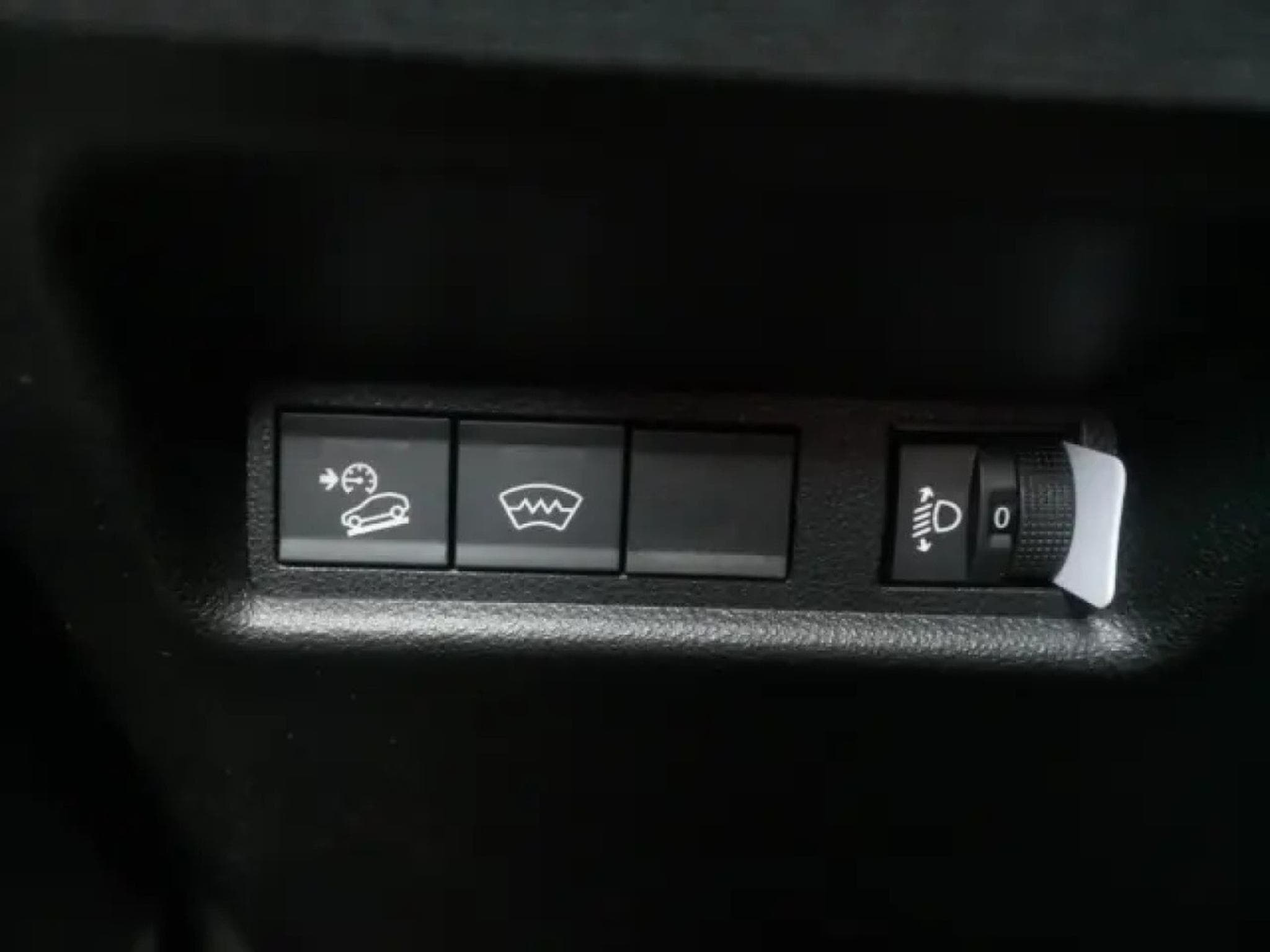 Jeep Avenger OVERLAND 1.2 4xe HYBRID (2025) - Photo 25