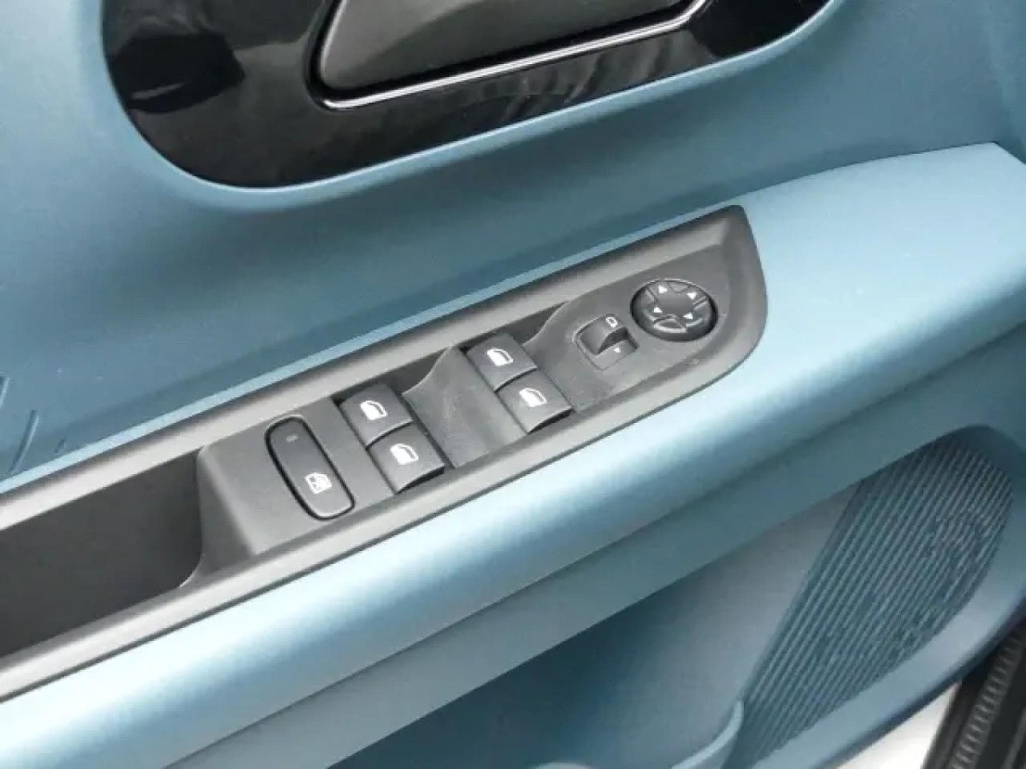 Fiat Grande Panda ICON HYBRID 1.2 eDCT (2026) - Photo 22