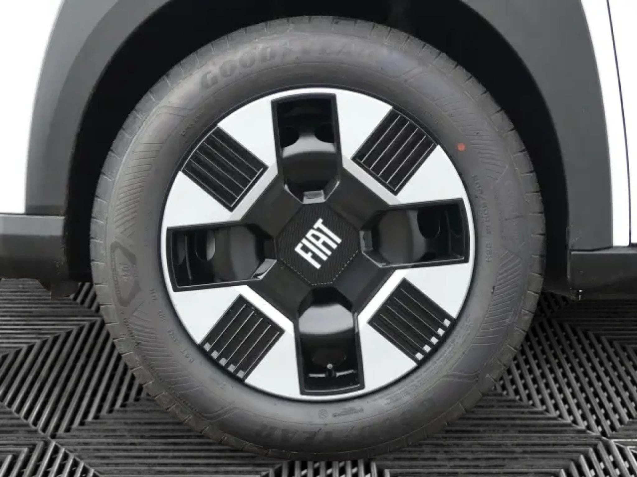 Fiat Grande Panda ICON HYBRID 1.2 eDCT (2026) - Photo 23