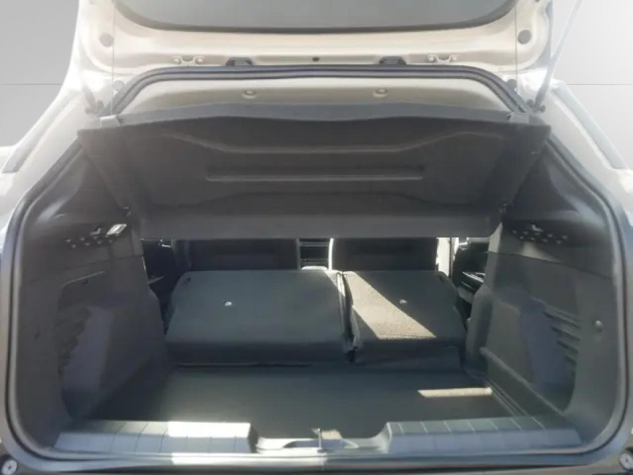 Jeep Avenger LONGITUDE e-Hybrid 1.2 (2025) - Photo 10