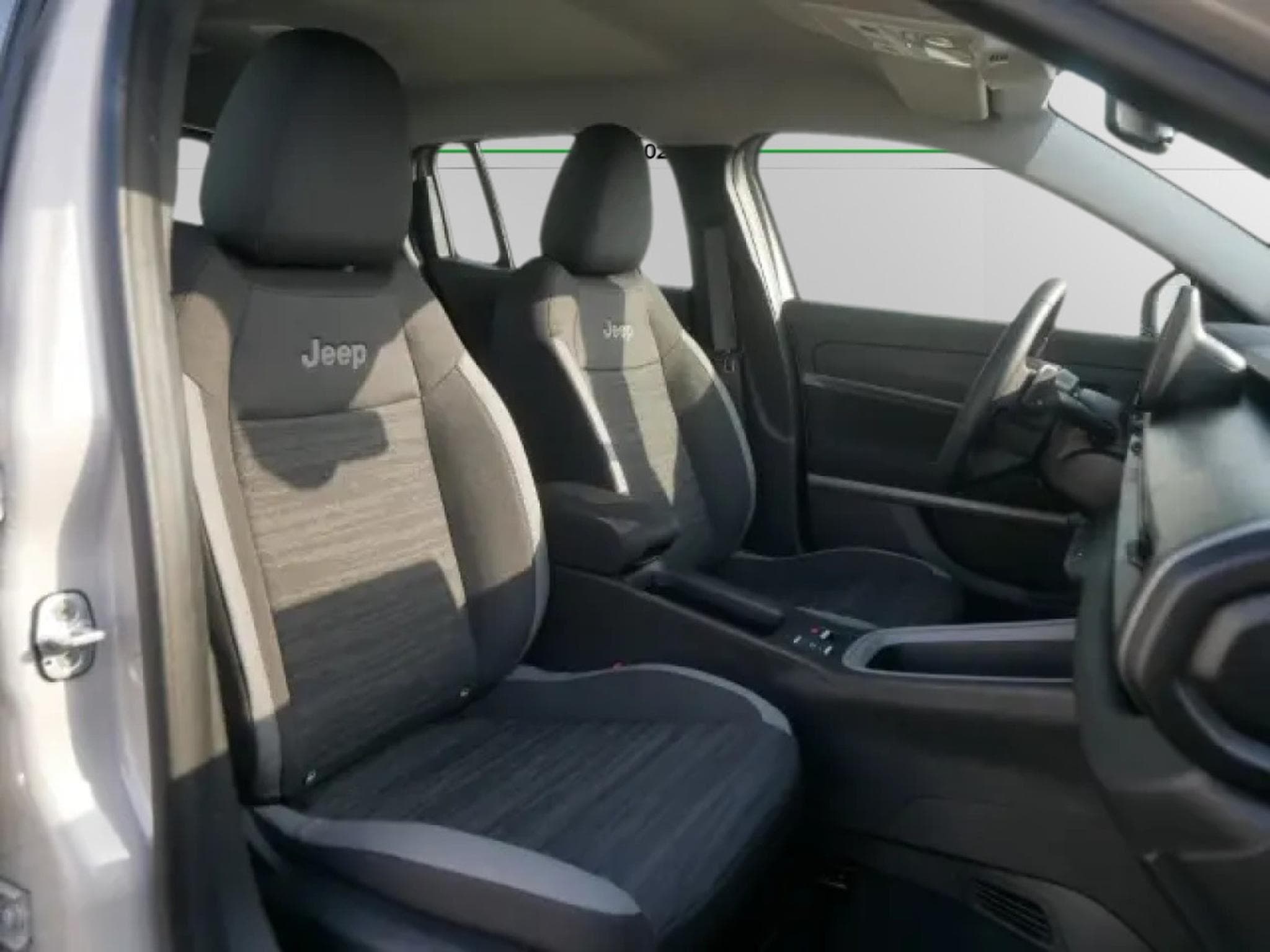 Jeep Avenger LONGITUDE e-Hybrid 1.2 (2025) - Photo 15