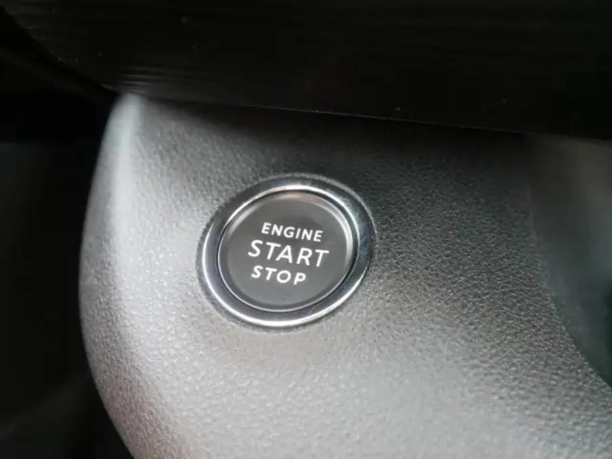 Jeep Avenger LONGITUDE e-Hybrid 1.2 (2025) - Photo 17