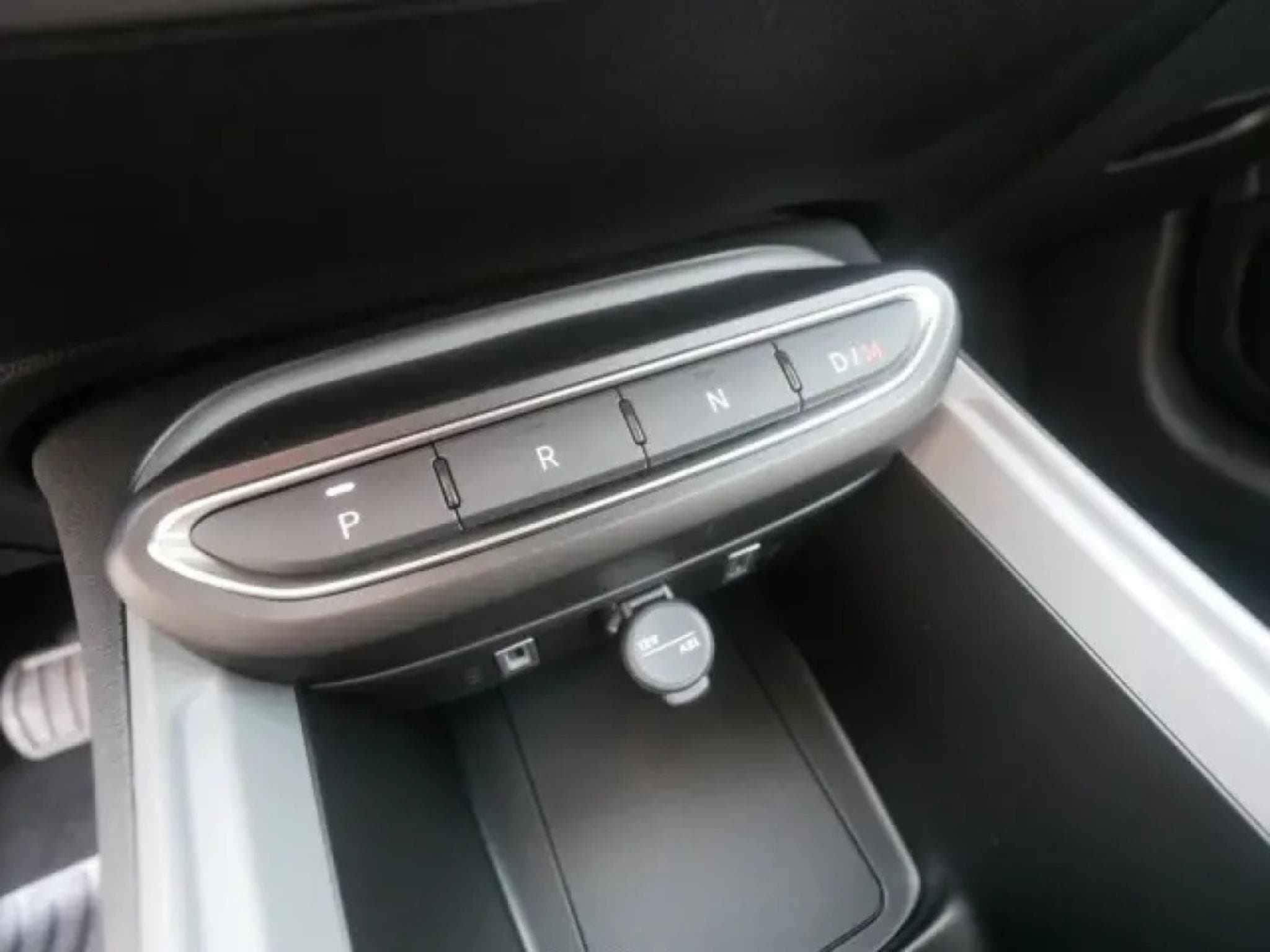 Jeep Avenger LONGITUDE e-Hybrid 1.2 (2025) - Photo 20