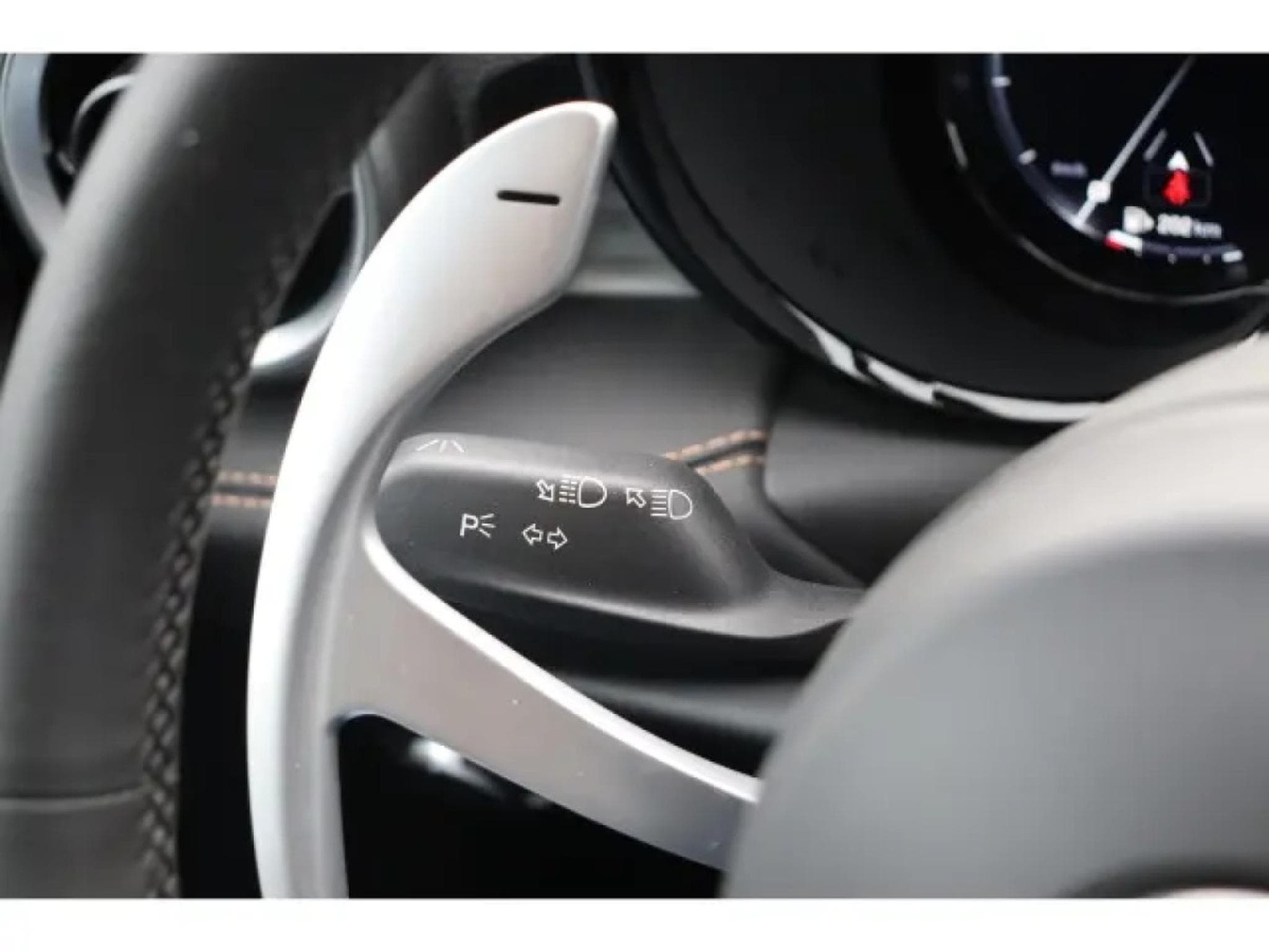 Alfa-Romeo Tonale IBRIDA VELOCE 1.2 VGT 175PS DCT6 (2026) - Photo 17