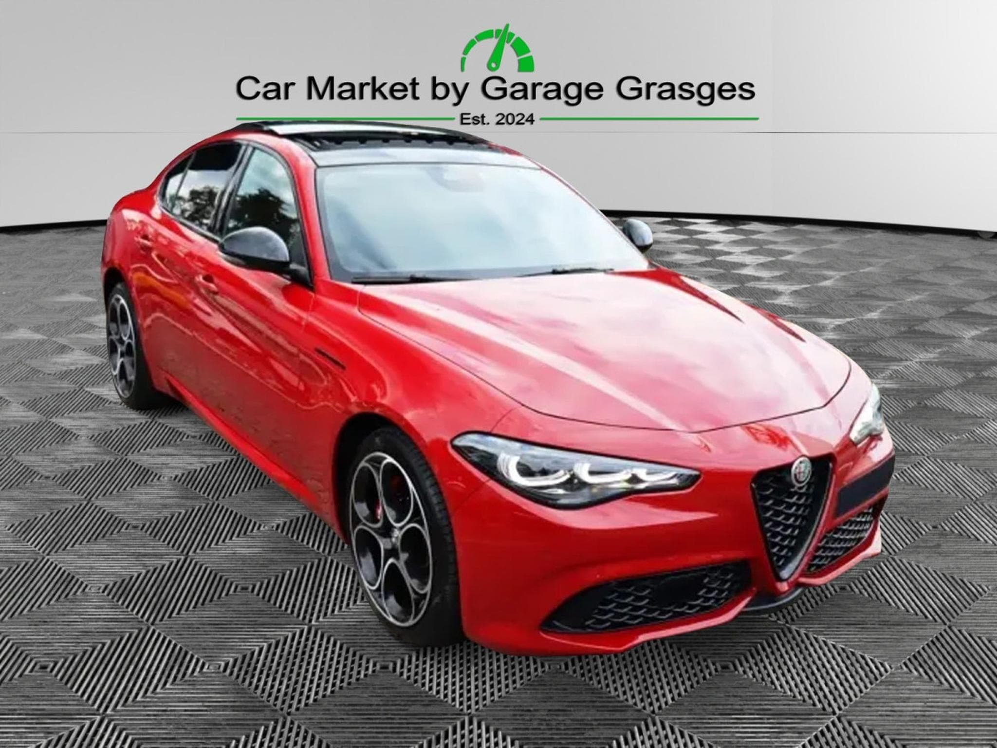 Alfa-Romeo Giulia COMPETIZIONE 2.0 TURBO (2023) - Photo 1