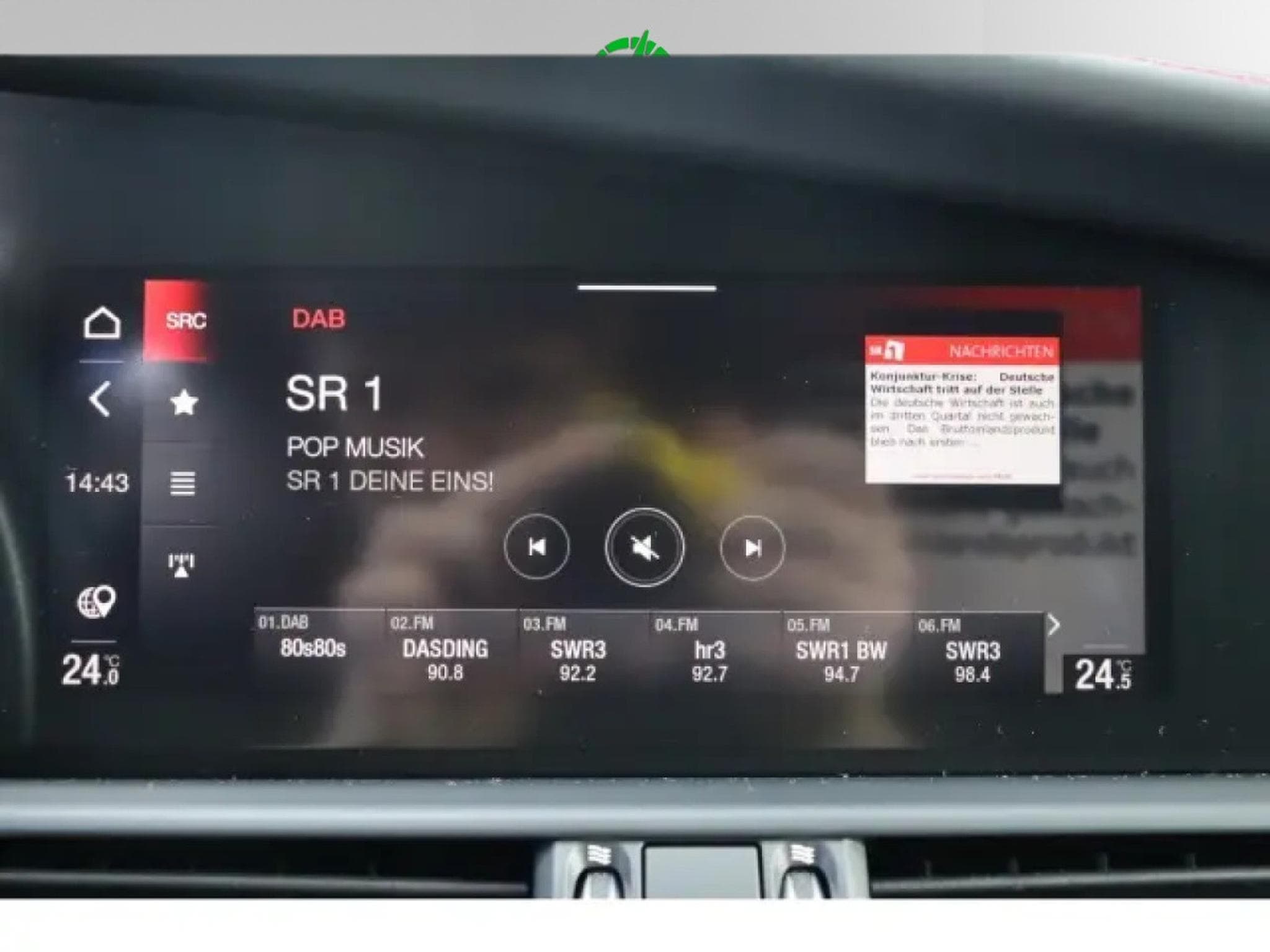 Alfa-Romeo Giulia COMPETIZIONE 2.0 TURBO (2023) - Photo 18