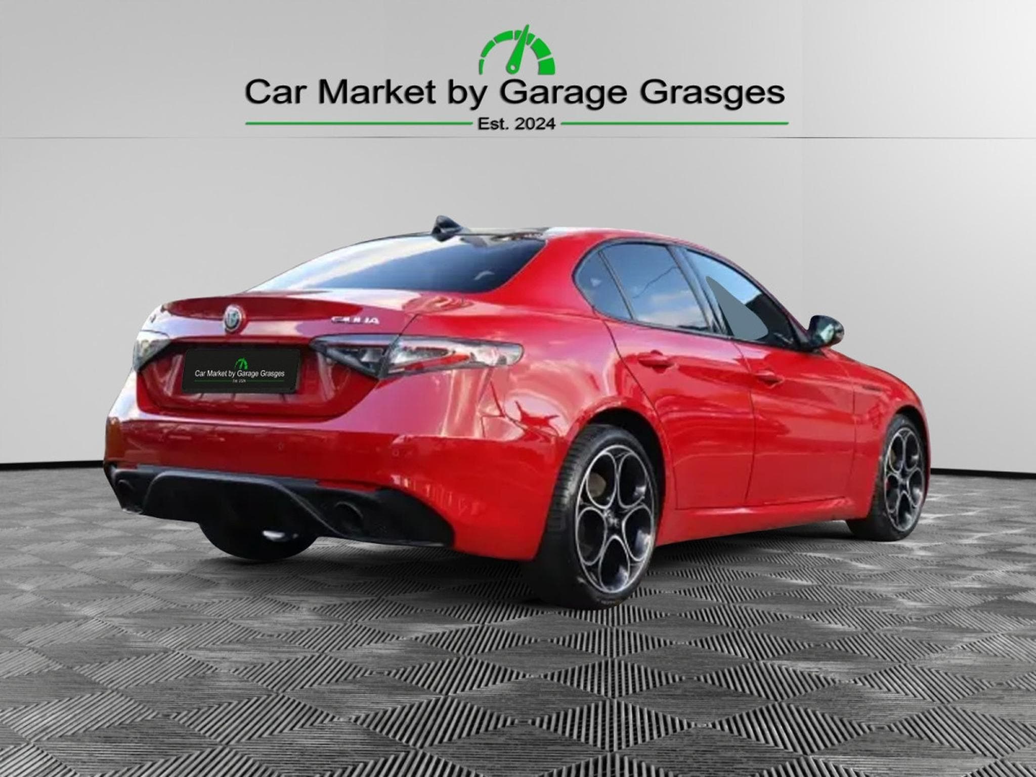 Alfa-Romeo Giulia COMPETIZIONE 2.0 TURBO (2023) - Photo 3