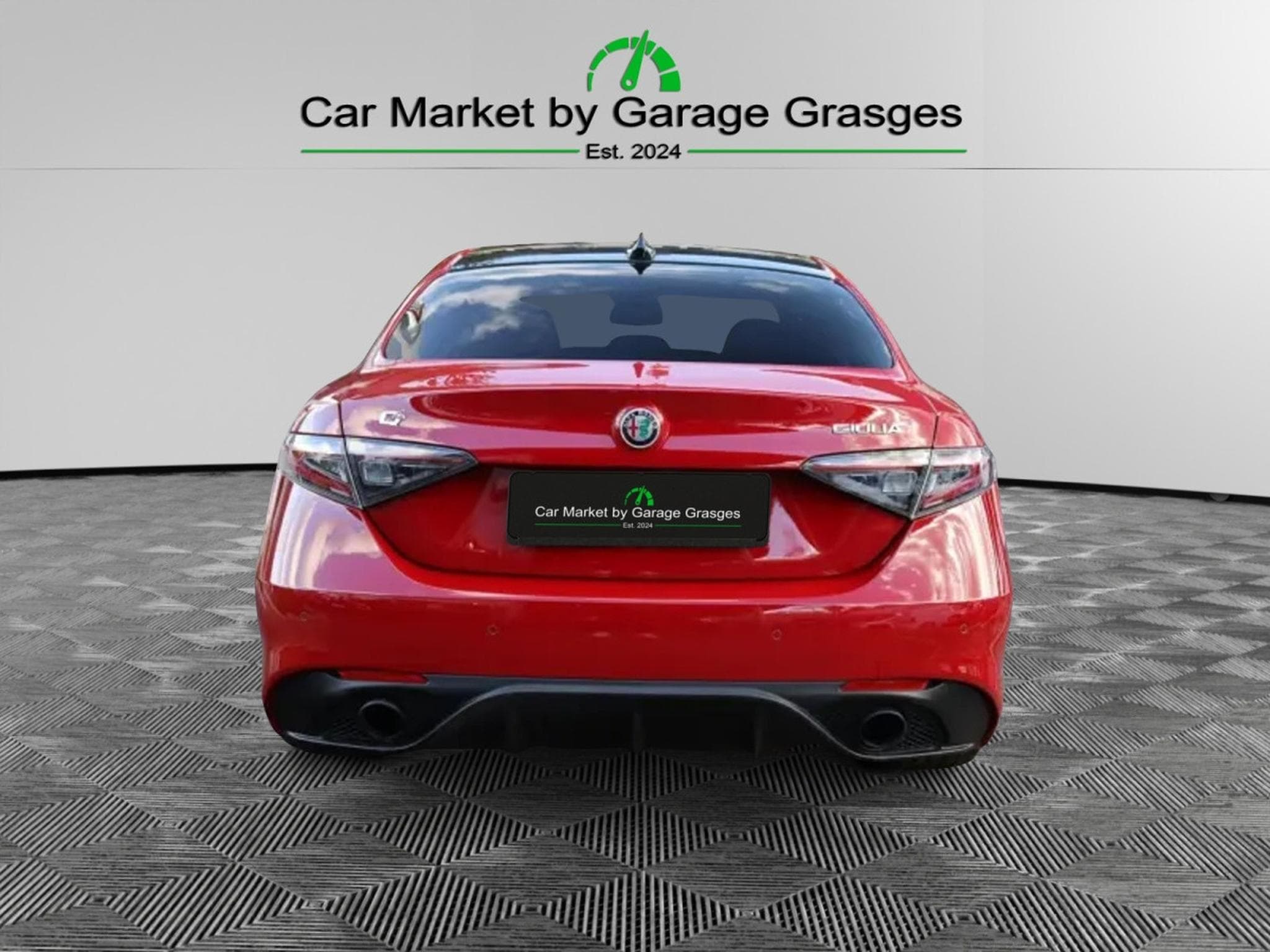 Alfa-Romeo Giulia COMPETIZIONE 2.0 TURBO (2023) - Photo 4
