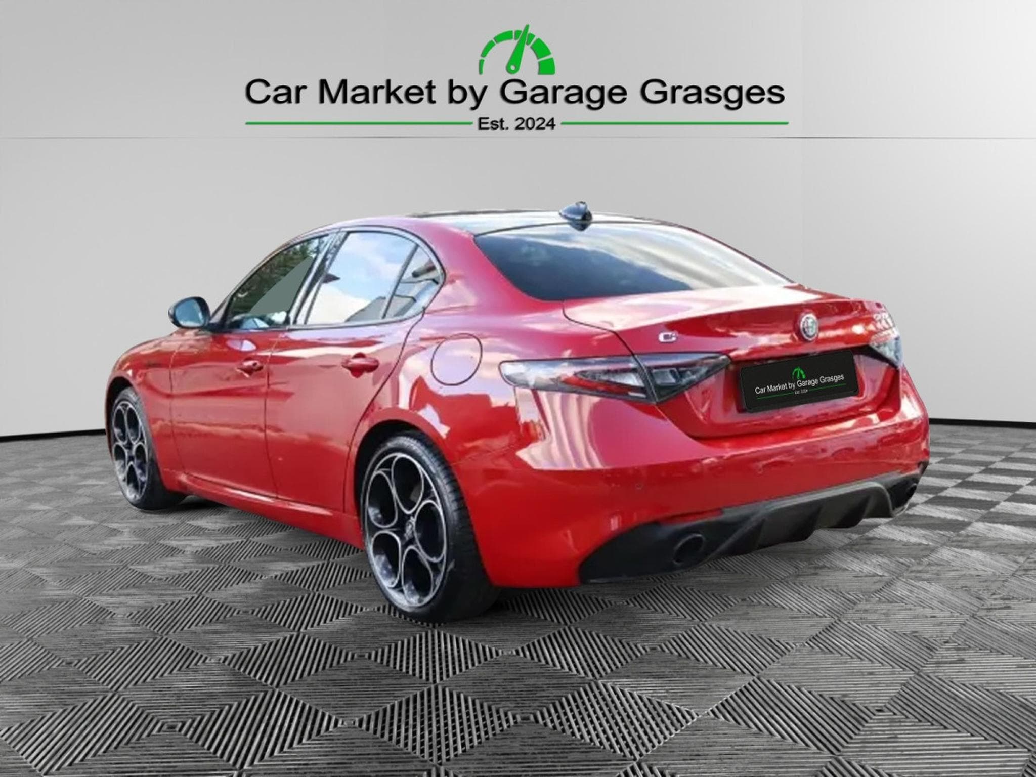 Alfa-Romeo Giulia COMPETIZIONE 2.0 TURBO (2023) - Photo 5